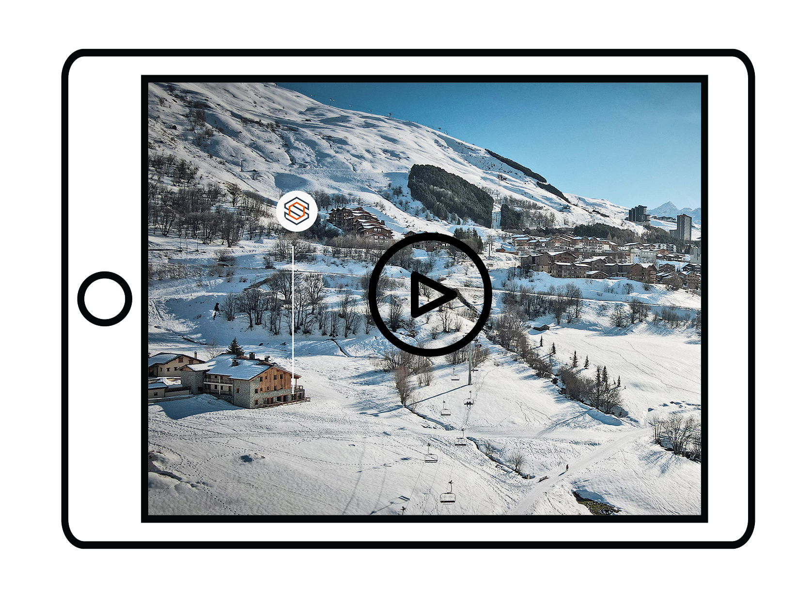 Écran de smartphone montrant une vidéo d'un paysage enneigé avec des maisons, arbres et un téléphérique dans les montagnes avant un ciel bleu.