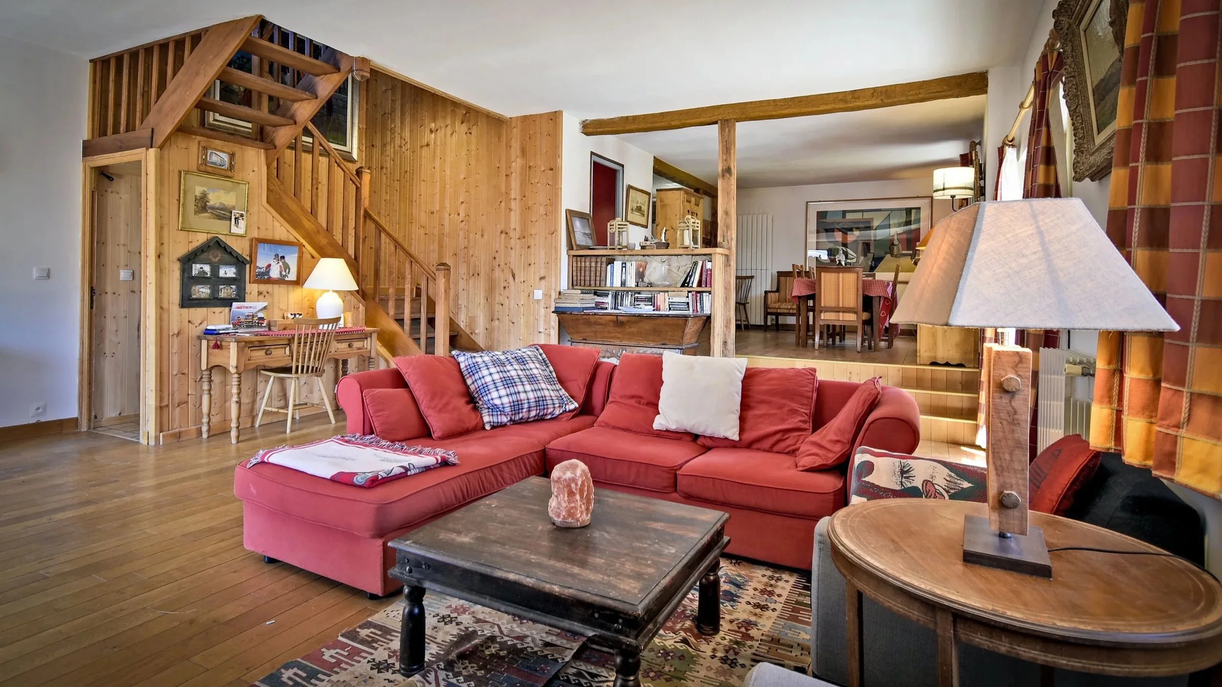 Séjour actuel du chalet de 260 m² à vendre près de Saint-Martin-de-Belleville