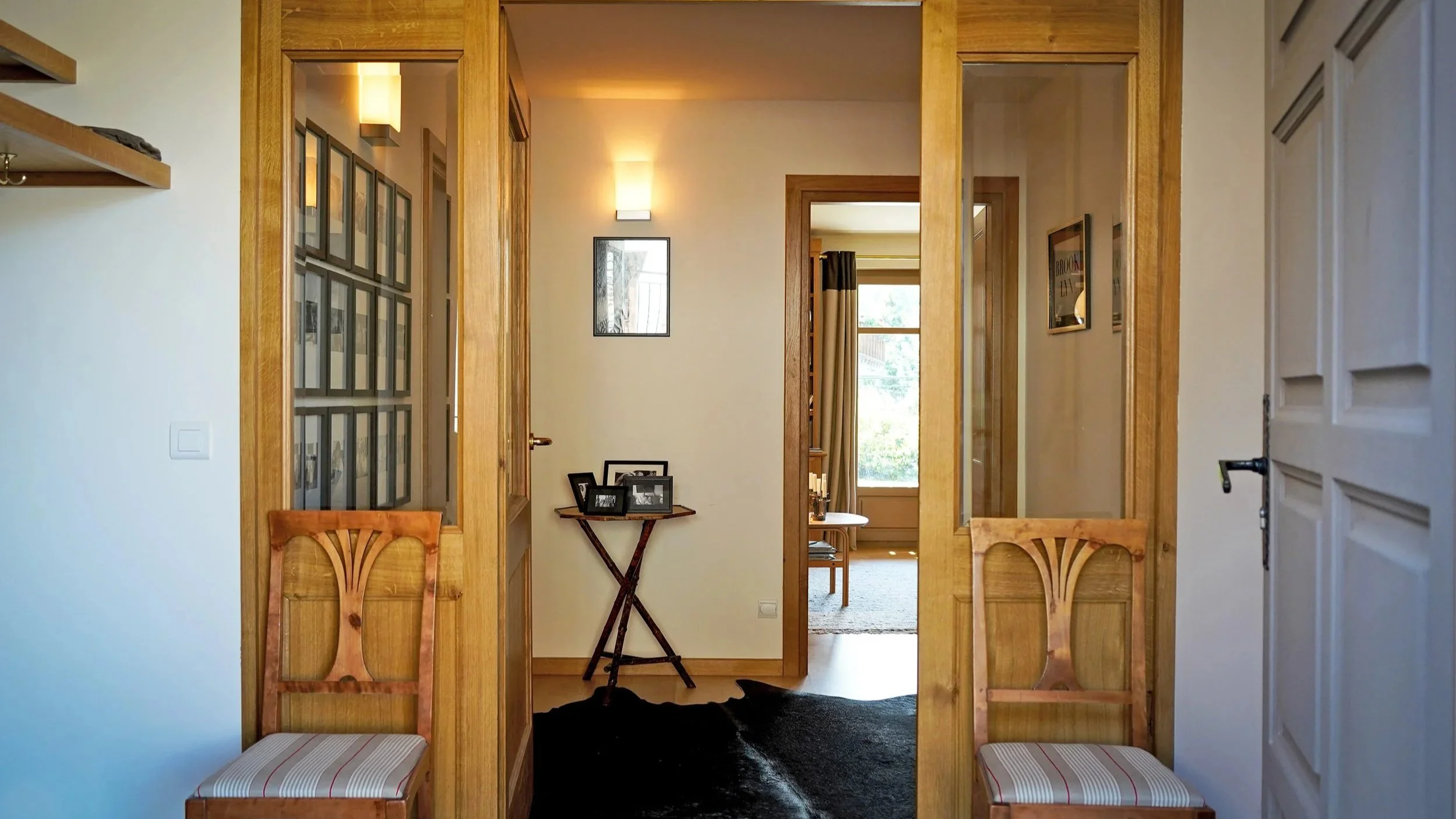 Intérieur élégant d’un chalet à vendre à Saint-Martin-de-Belleville, aménagement chaleureux en bois au cœur des 3 Vallées – HOME SUMMIT immobilier