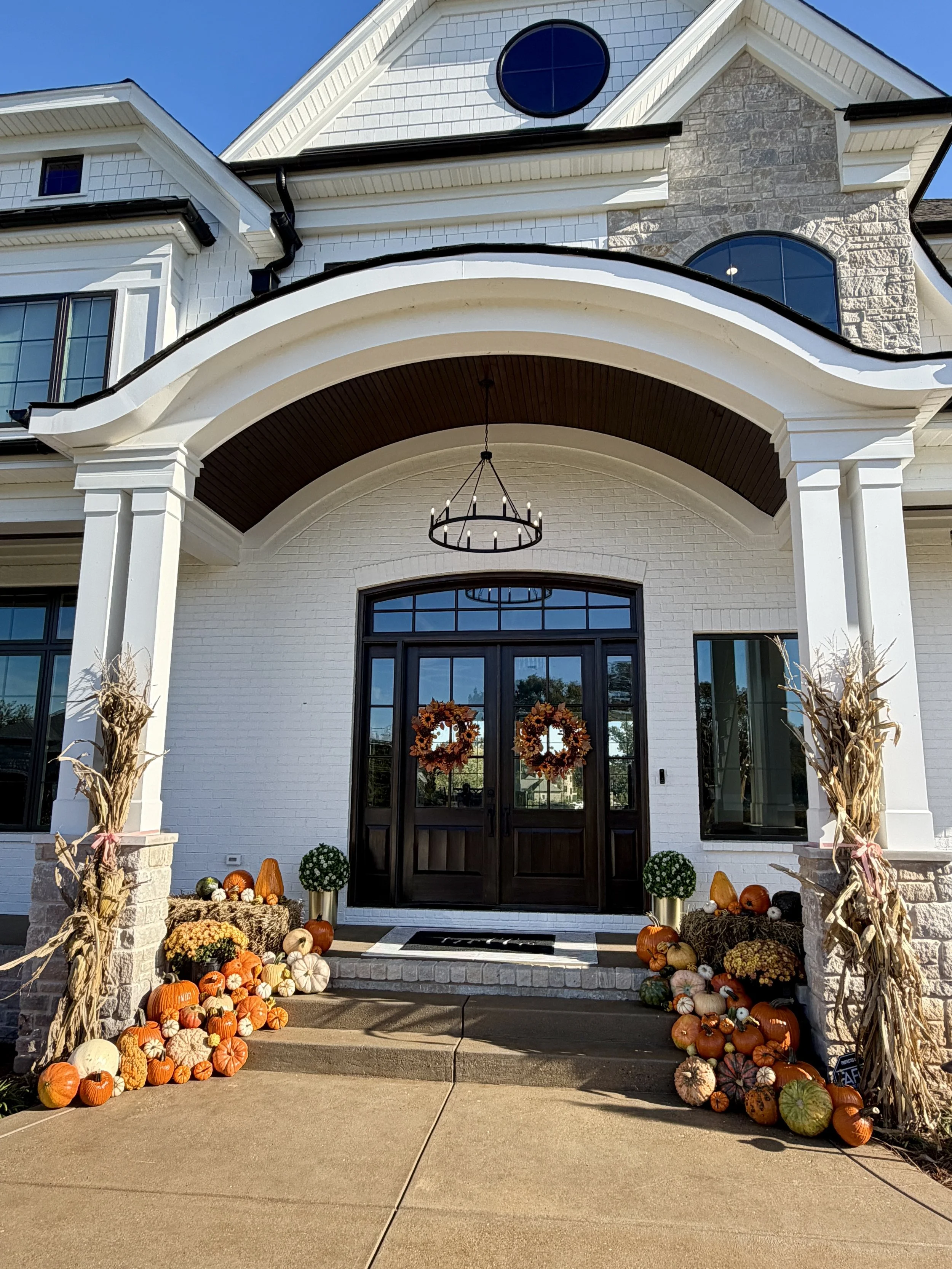 Fall Porch Decorating in Louisville, KY: Easy Ideas for a Stunning Autumn Entrance