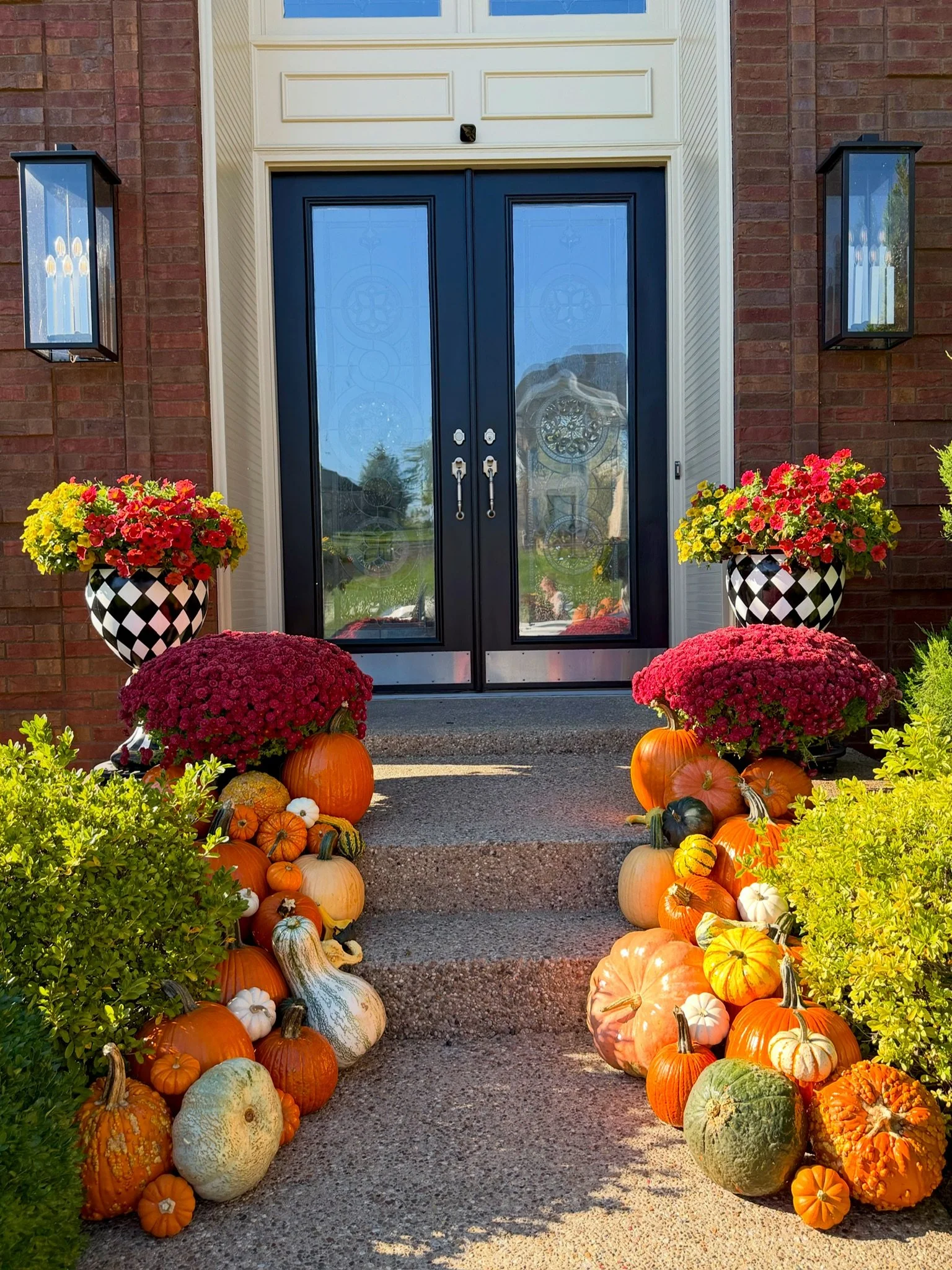 Louisville KY fall porch décor with hand-selected pumpkins, mums, and professionally styled autumn decorations.