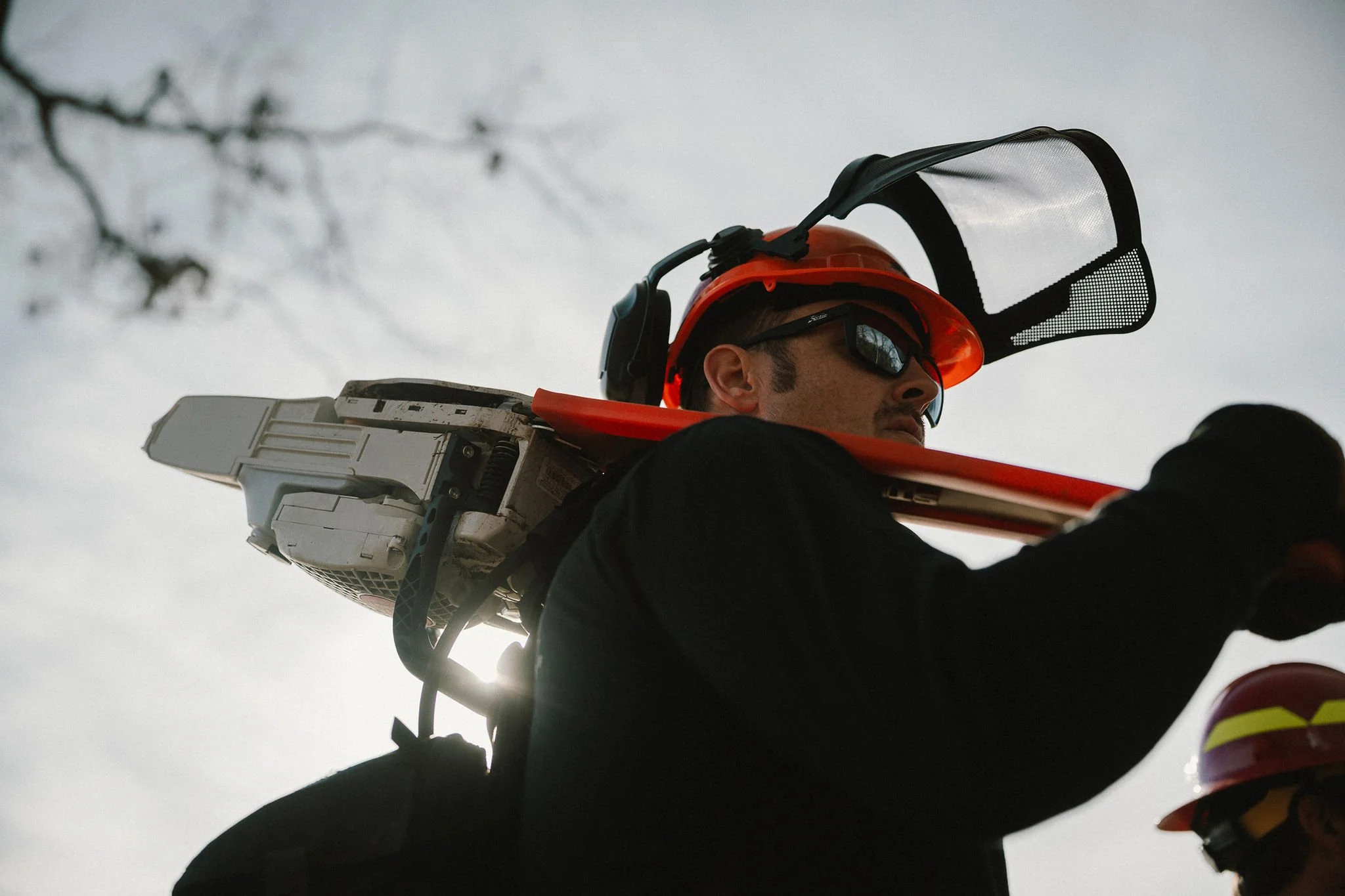 What is the difference between a wildland &amp; structural firefighter?