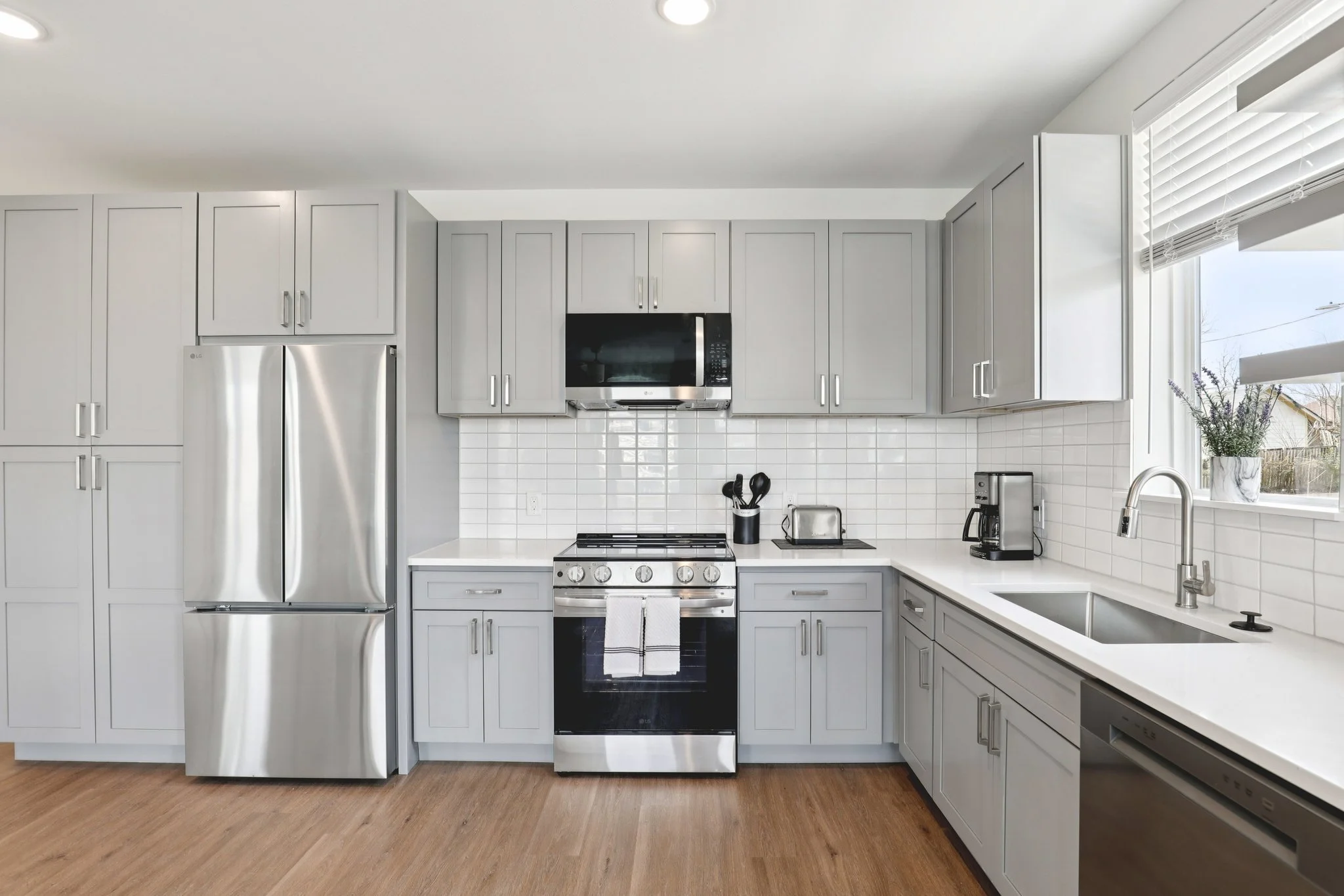 10-web-or-mls-Arroyo Ave-S2102-010.jpg