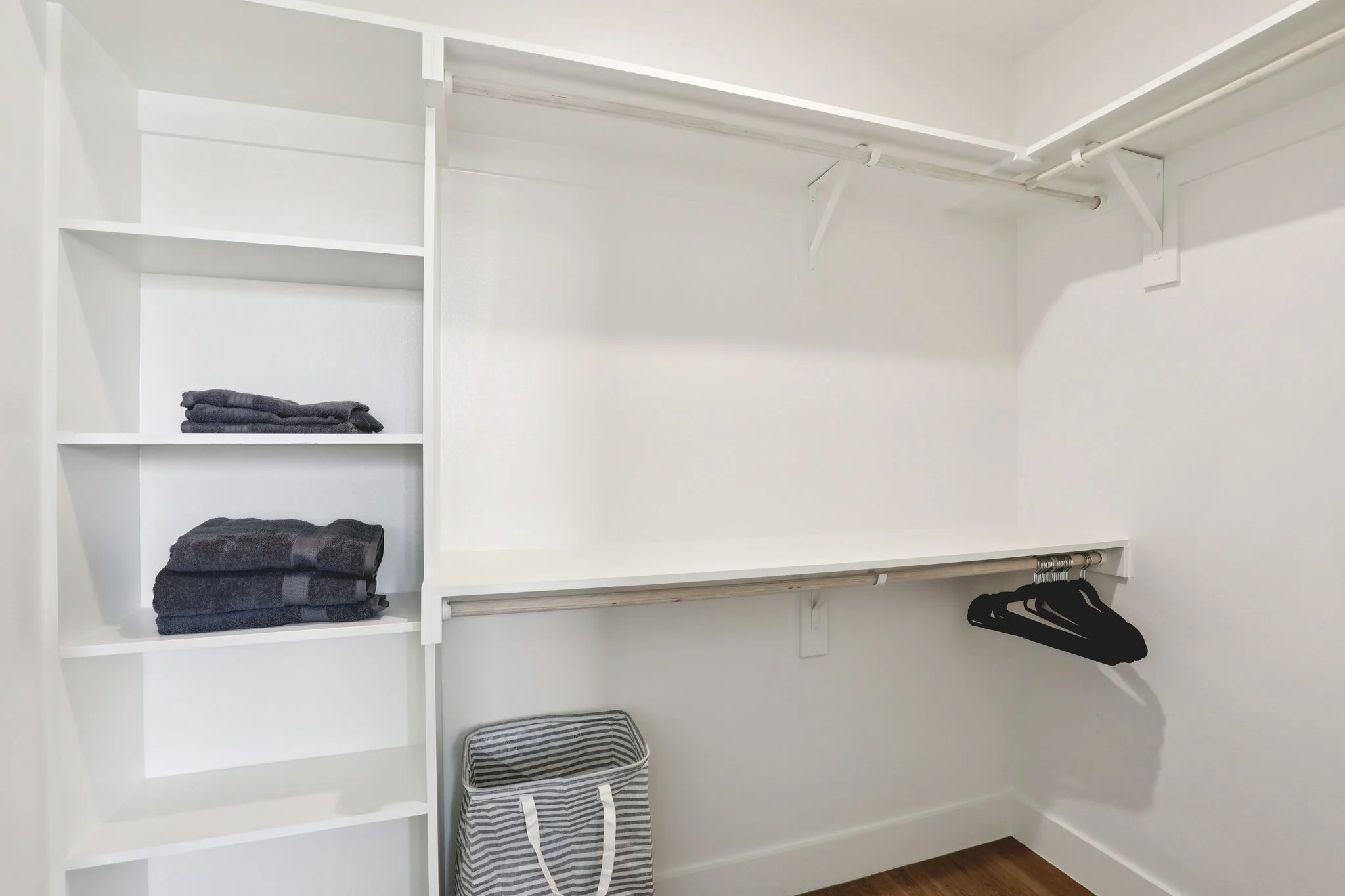 15-web-or-mls-Arroyo Ave-S2102-015.jpg