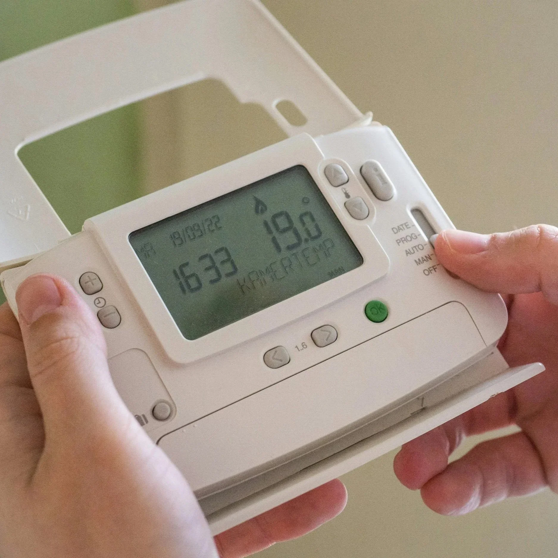 Why Replacing An Old Thermostat Might Save More Than Just Energy