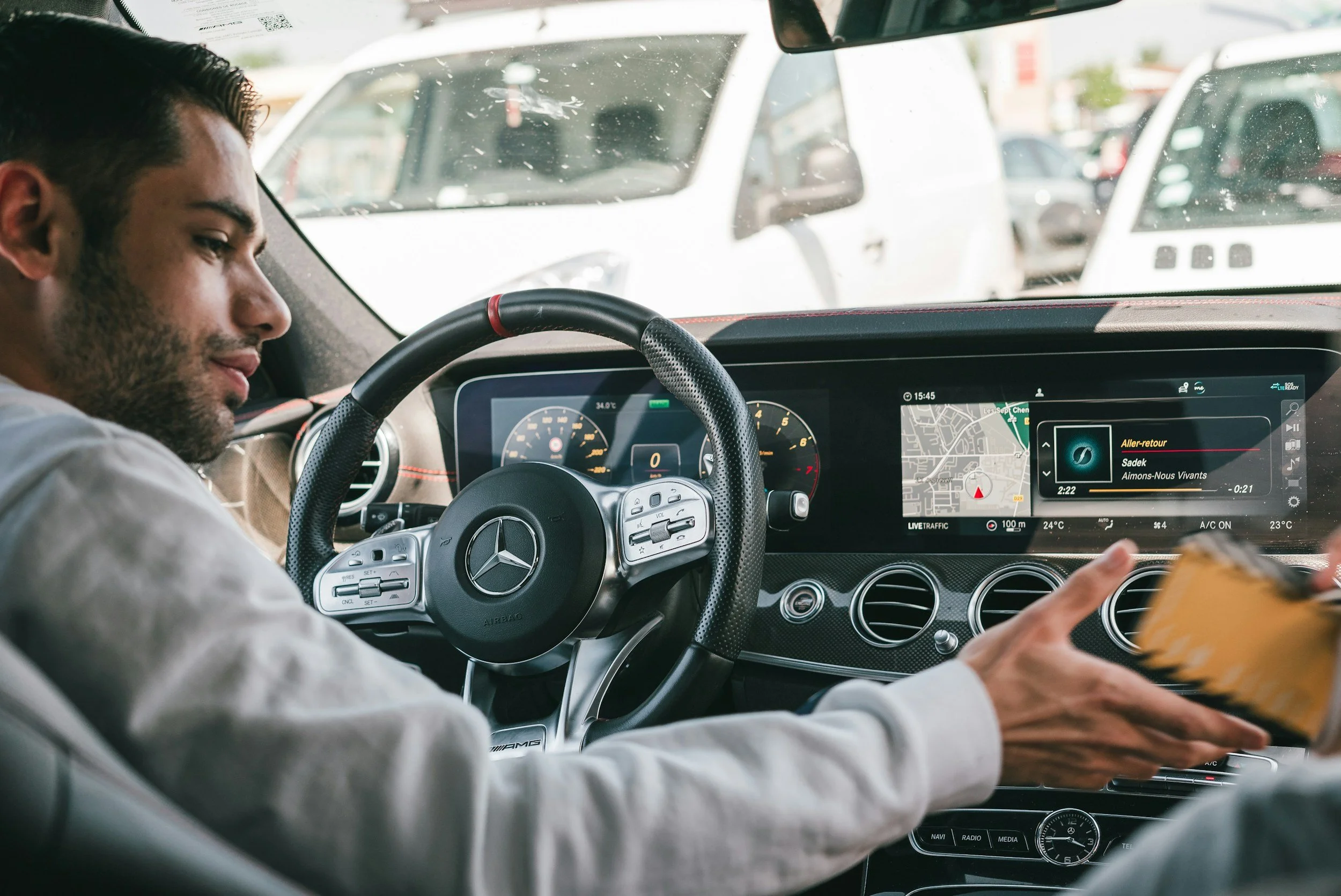 How a Dedicated Rideshare Rental Helps Drivers Build Strong Passenger Relationships in Oahu
