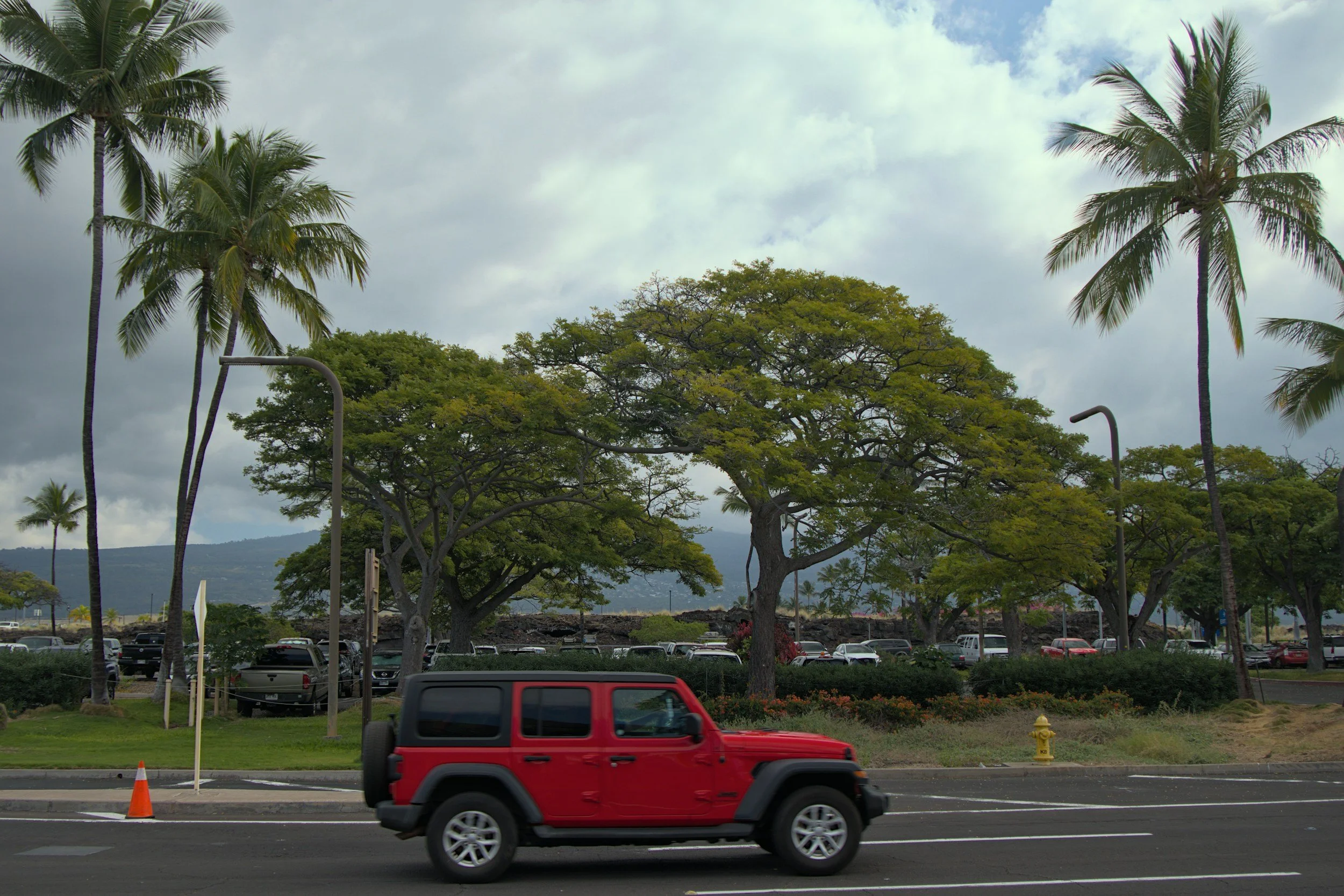 How a Reliable Rideshare Rental Helps Drivers Navigate Seasonal Changes in Oahu