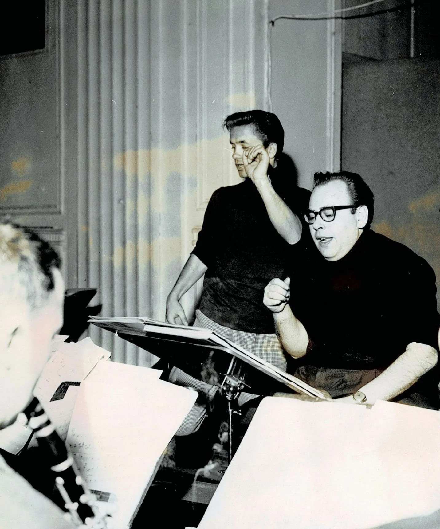 Johannes Fehring spiel mit Orchester und Gus Backus im Studio.