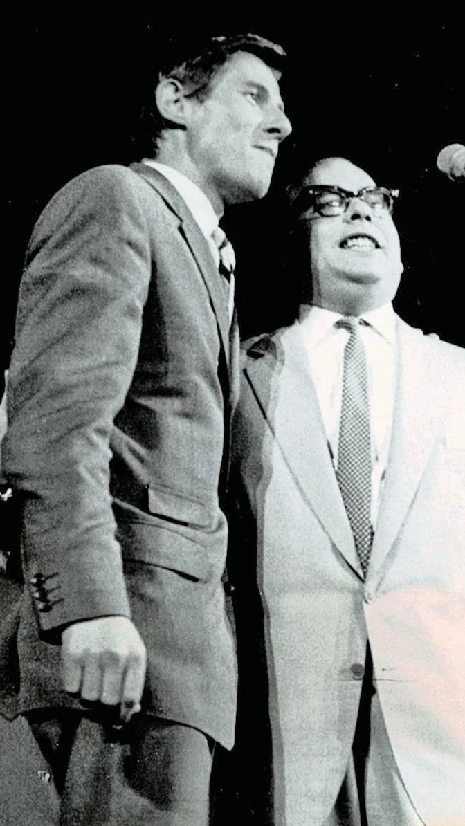Udo Jürgens und Johannes Fehring gemeinsam auf der Bühne.