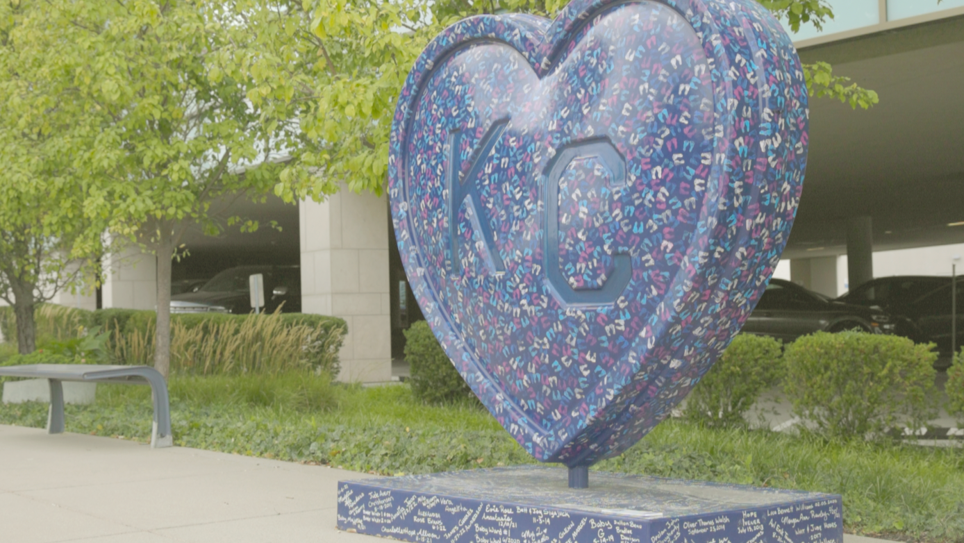 A painted heart sculpture displaying the letters “KC” stands outside the Birth Center at AdventHealth Shawnee Mission.