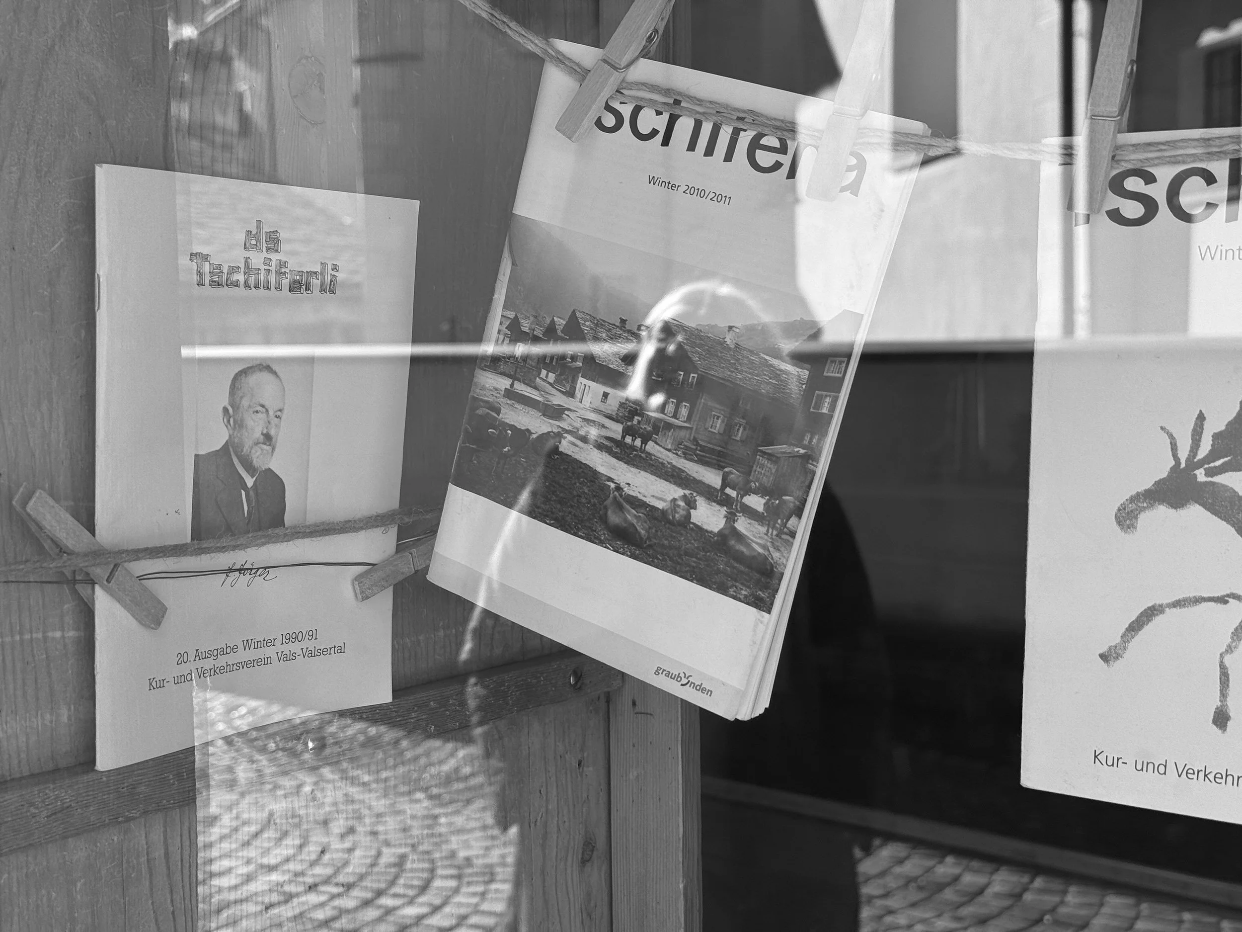 Dr. Jörger im Schaufenster in Vals_Foto Markus Plüss.jpg