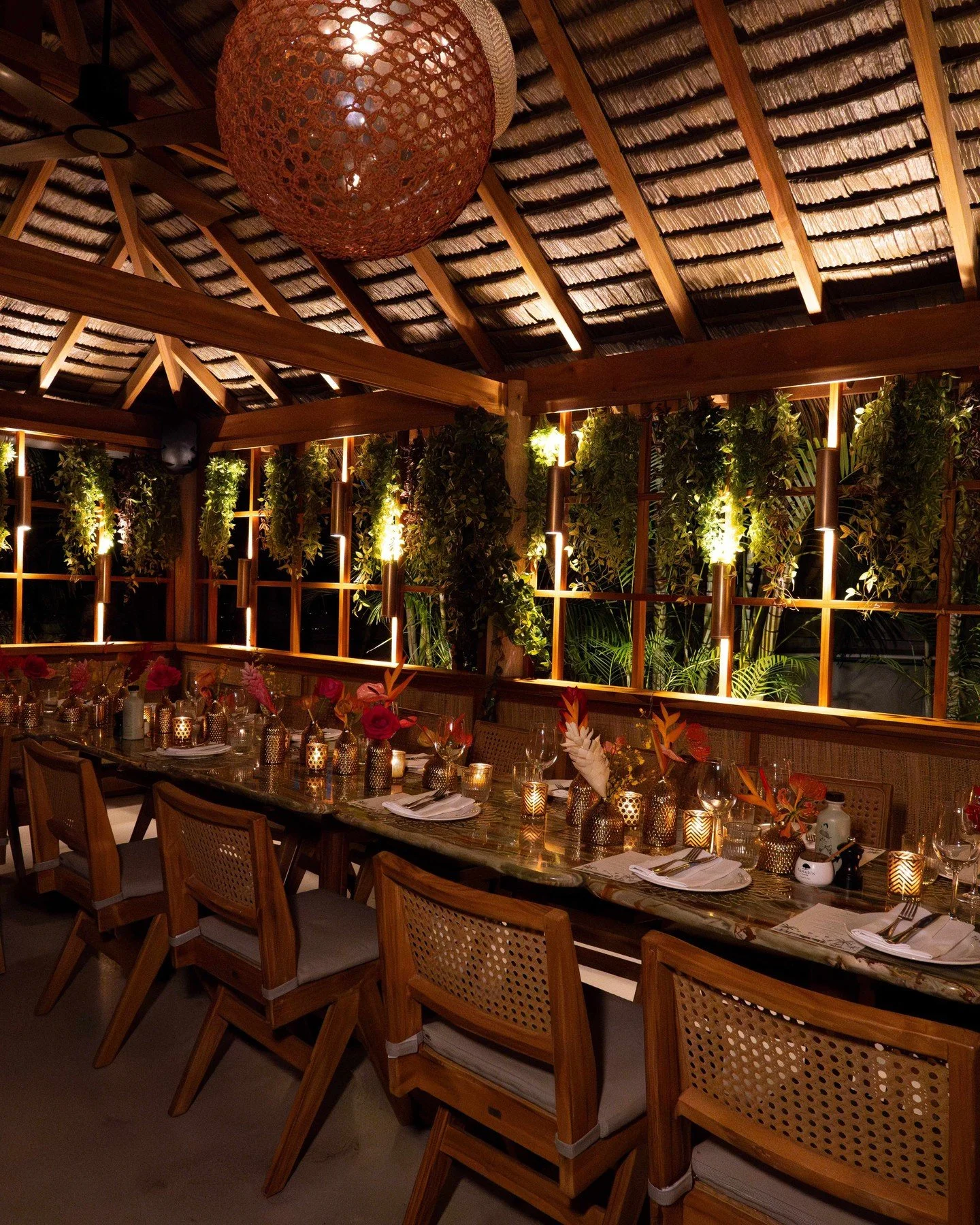 Rehearsal Dinner &mdash; Nicola &amp; Jo 🤍
ㅤ
An intimate, warm evening at Tamarin @tamarinstbarth , elevated by a long tropical-inspired table and soft lighting highlighting every detail.
ㅤ
Layered textures, vibrant florals, refined table accents&he