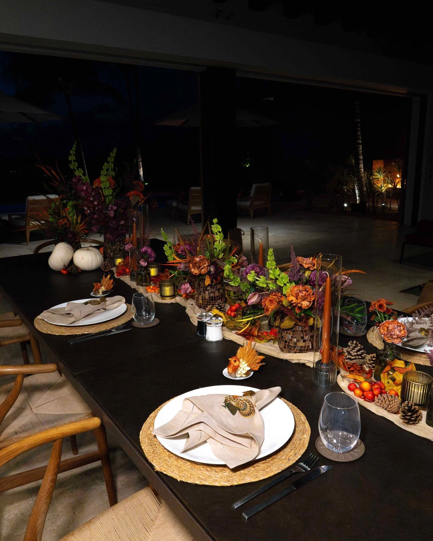 Warm tones, candlelight, seasonal florals, and carefully curated details &mdash; a table designed for sharing, gratitude, and meaningful moments.
ㅤ
As the festive season continues and Christmas approaches, these gatherings remind us what truly matter