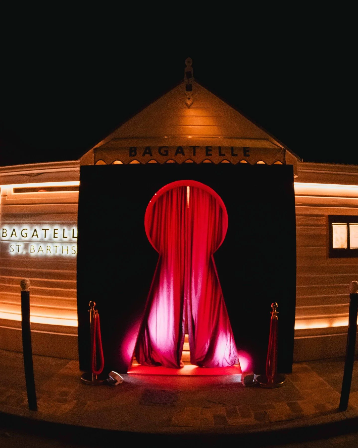 Secret Society &mdash; New Year&rsquo;s Eve at @bagatellestbarth
ㅤ
For New Year&rsquo;s Eve, Bagatelle St. Barth turned into a Secret Society:
deep reds, rich textures, dramatic lighting, a hidden entrance, and a room designed to set the tone for the