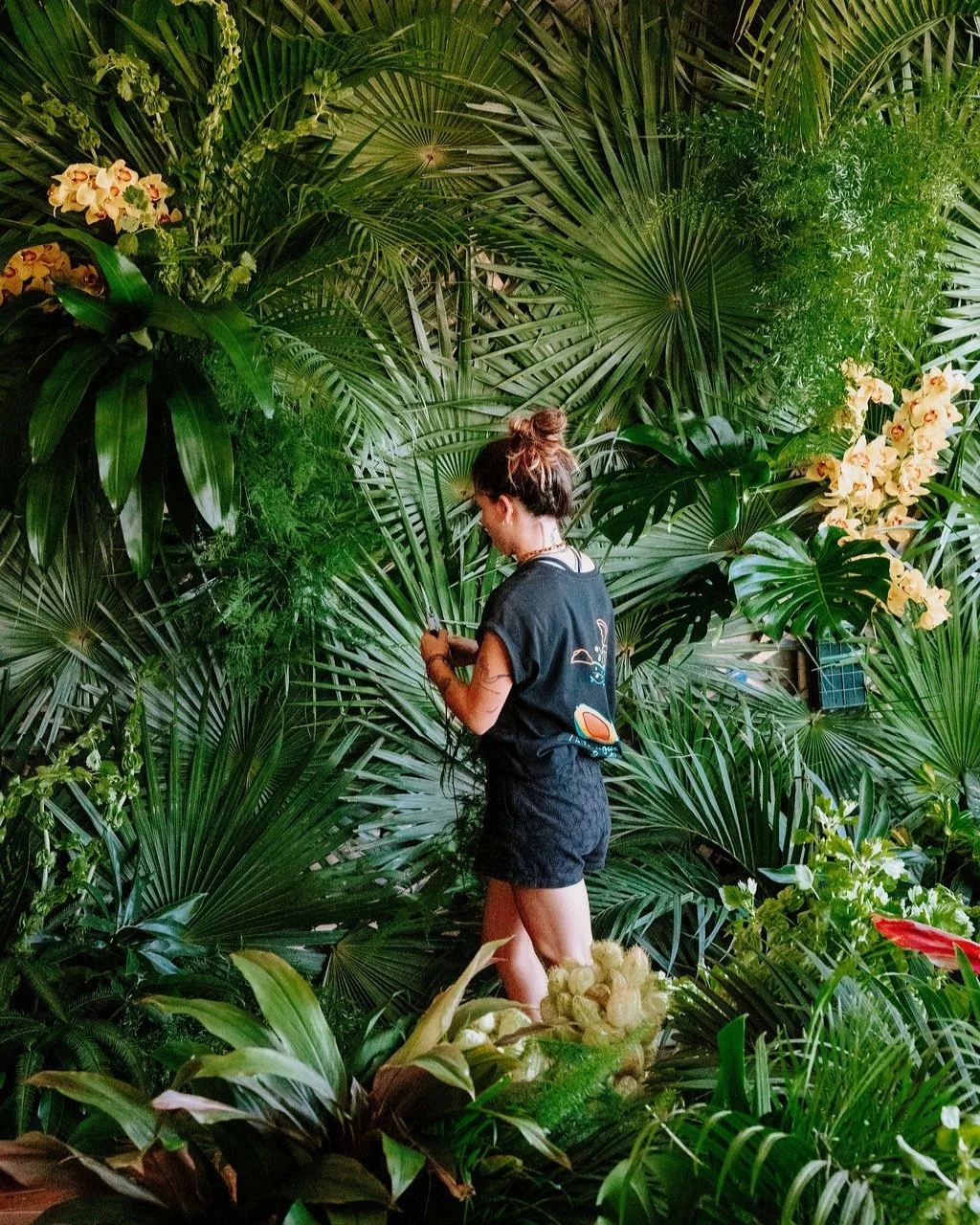 Sometimes the boldest ideas create the most unforgettable celebrations.
ㅤ
For Eva&rsquo;s 40th birthday at Villa UNIK, the vision was a full Retro Tropical Disco universe: lush jungle layers, vibrant tropical flowers and an immersive atmosphere desig