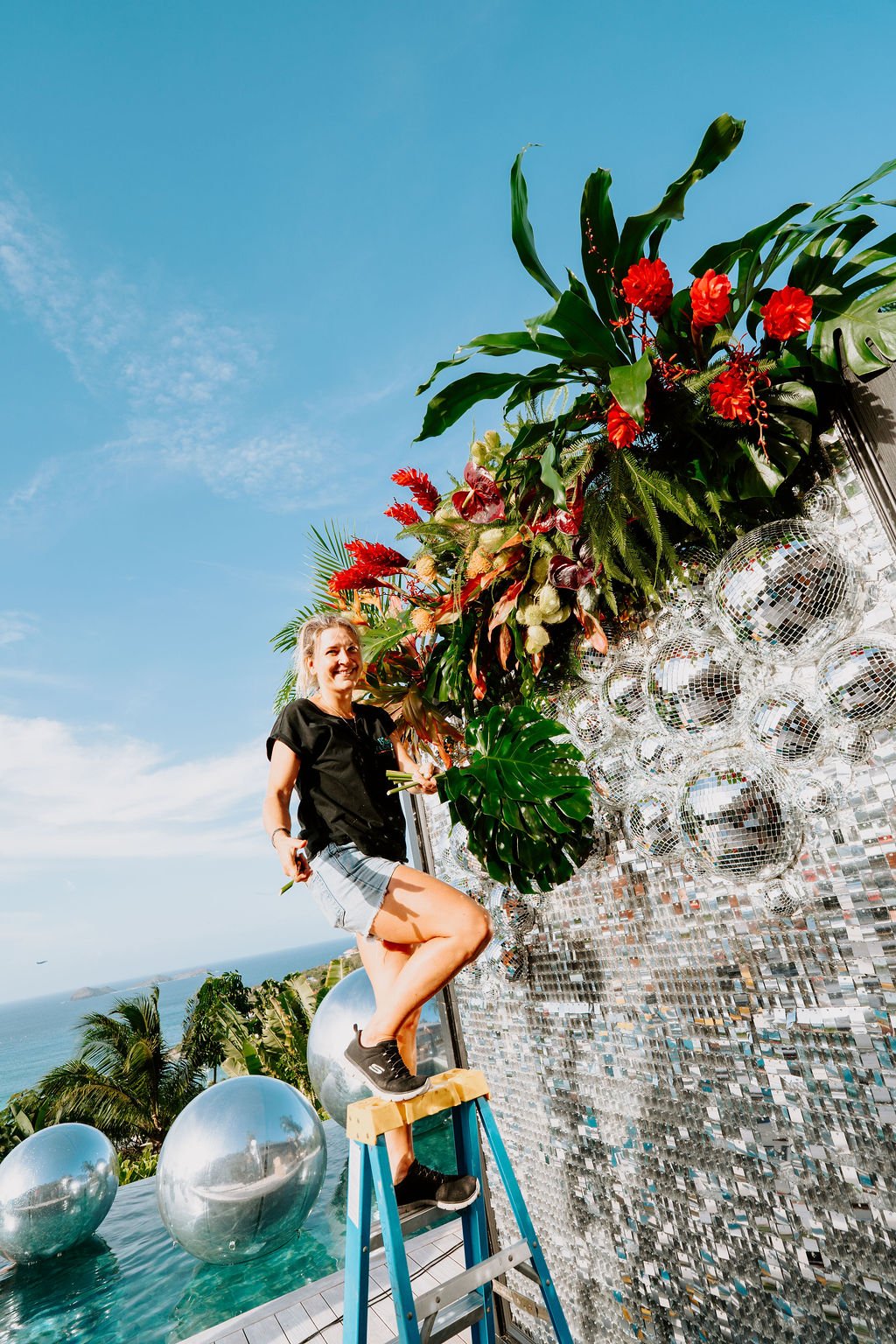 Behind every spectacular event&hellip; there is a team making it happen.
ㅤ
From carrying plants under the Caribbean sun to climbing ladders, adjusting every stem, placing every mirror ball and refining every detail: this Retro Tropical Disco celebrat