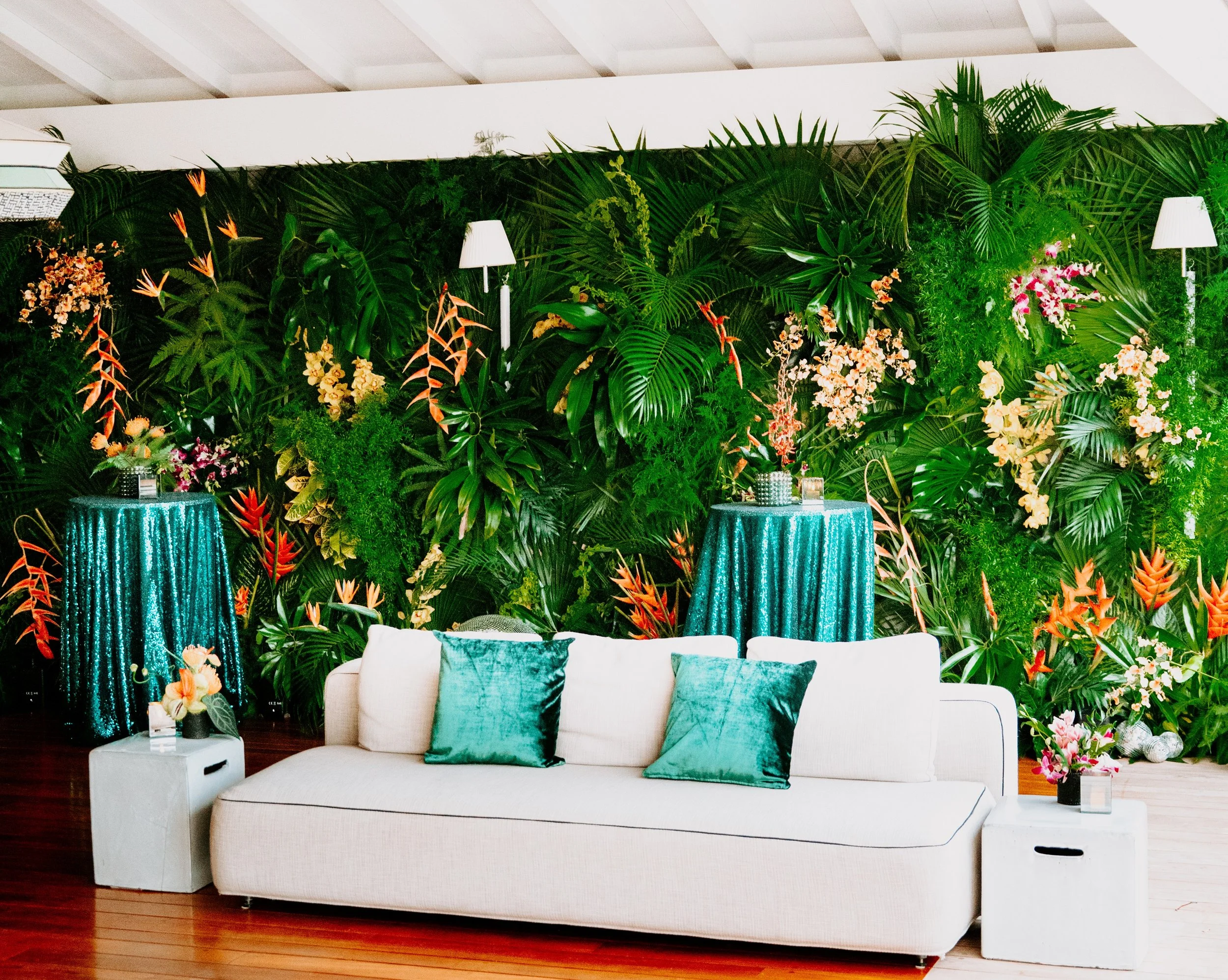Transforming any space, turing the concrete wall at Villa Unique into this Tropical feeling