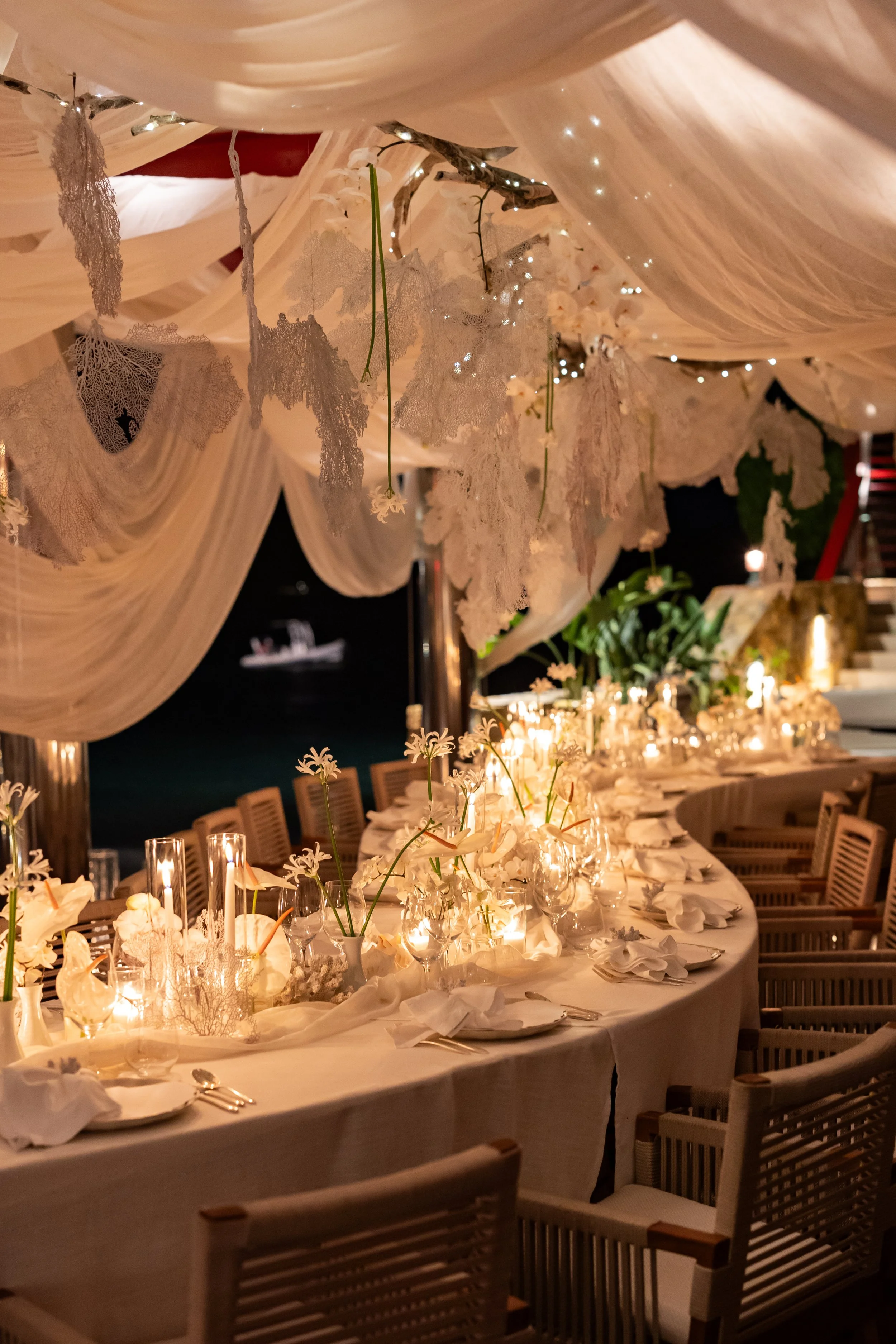 S-Shaped table for an exclusive guest party at iconic Sand Bar, Eden Rock.
