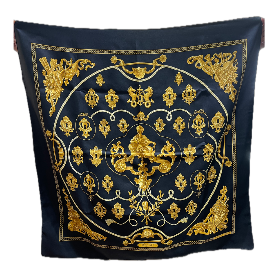 Foulard Sésame in seta blu con motivi dorati e Buddha su un fiore di loto