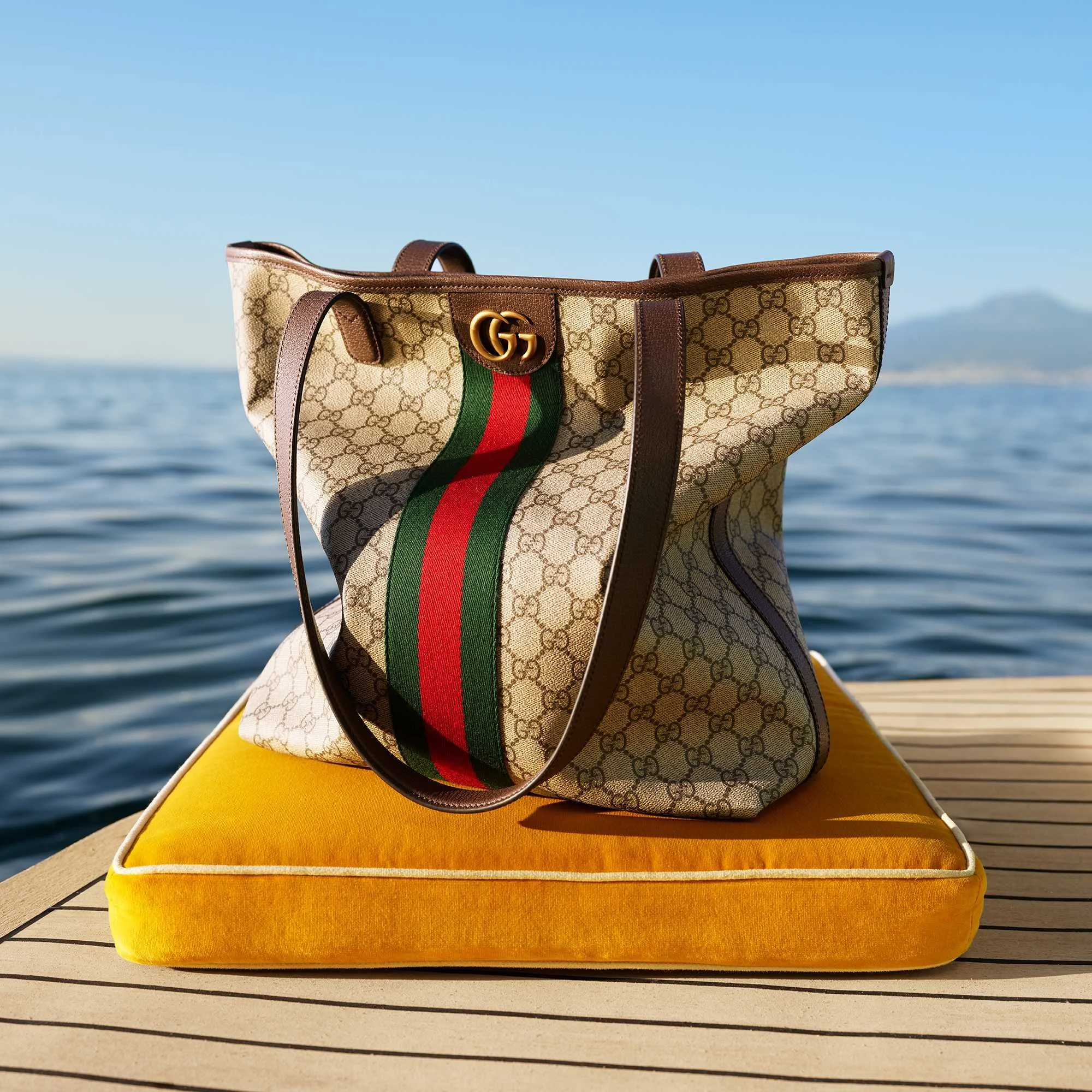 Trend di Gennaio a Milano: Borse di Lusso Pre-Loved, Sciarpe e Gioielli Must-Have del 2026