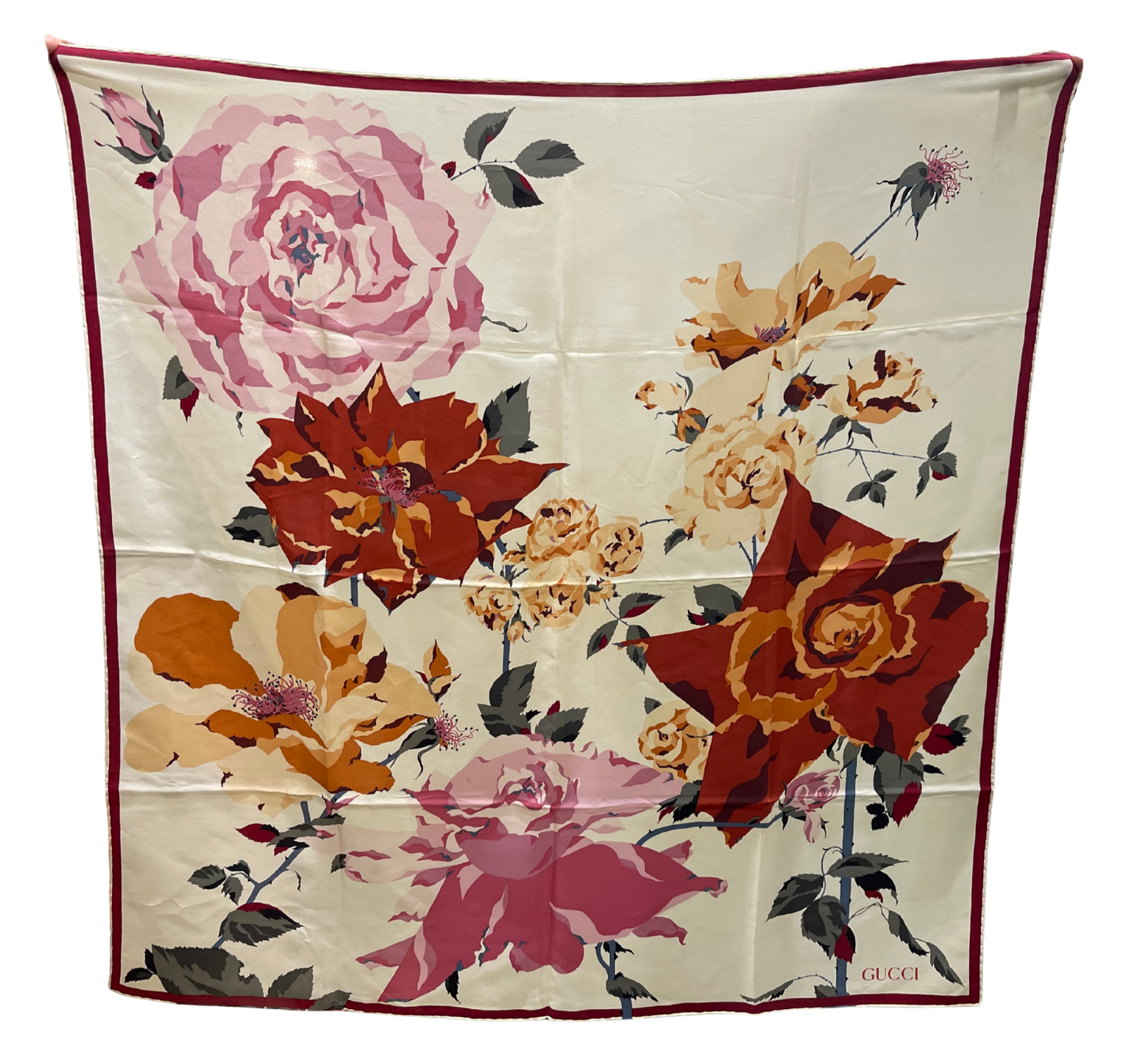 Foulard Gucci in seta con grandi fiori rosa e bordeaux su fondo crema