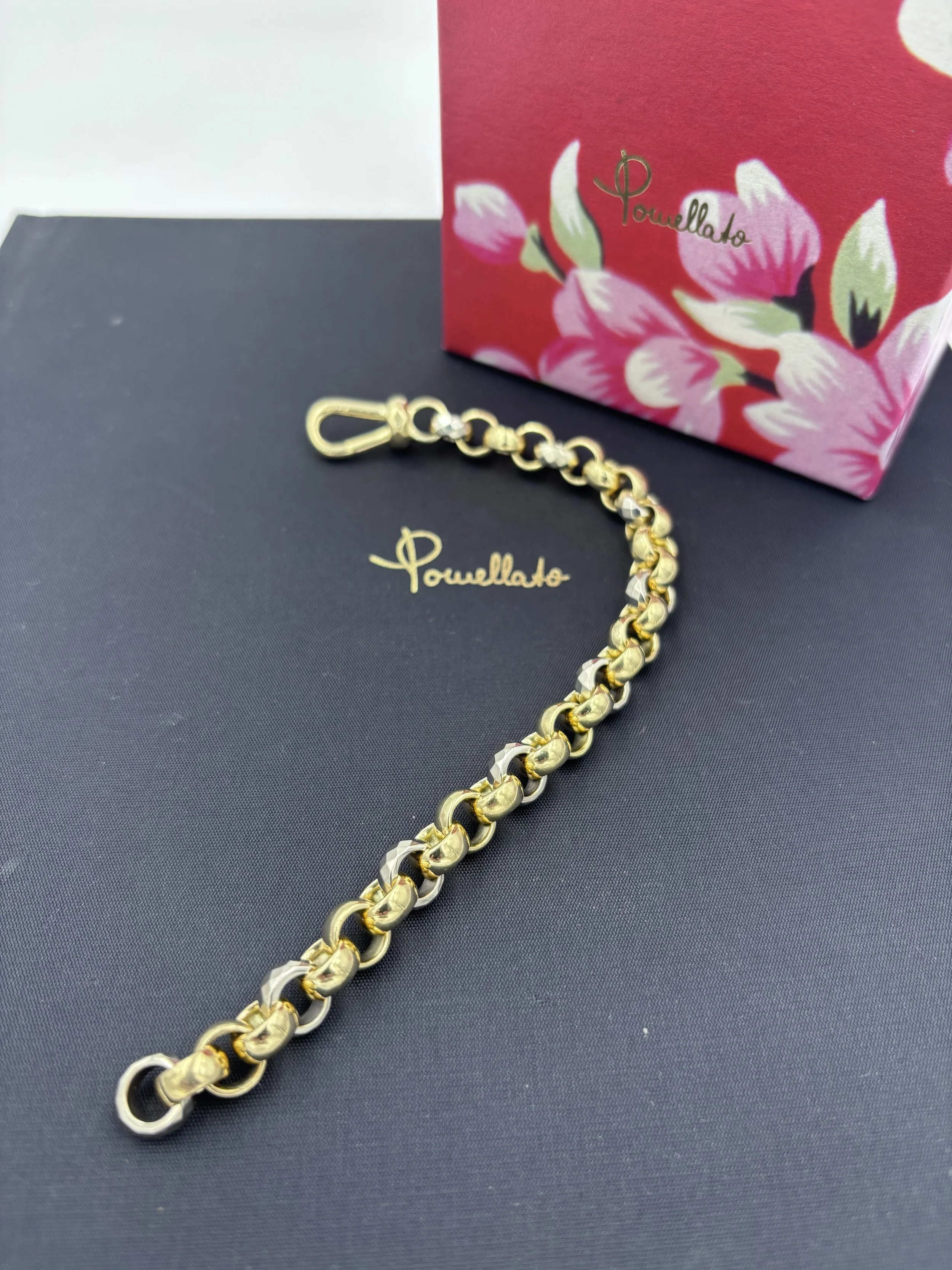Bracciale Pomellato in oro giallo e bianco sulla sua scatola