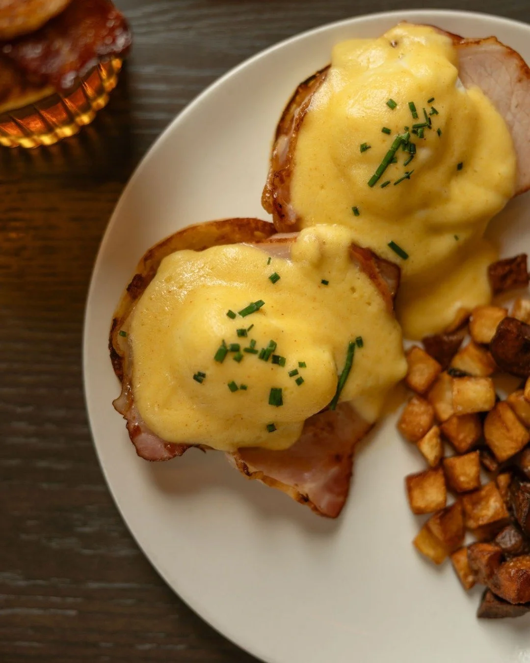 So, the Eggs Benedict is ✨technically✨ splittable, but does that mean you HAVE to share? Asking for a friend. 🥂