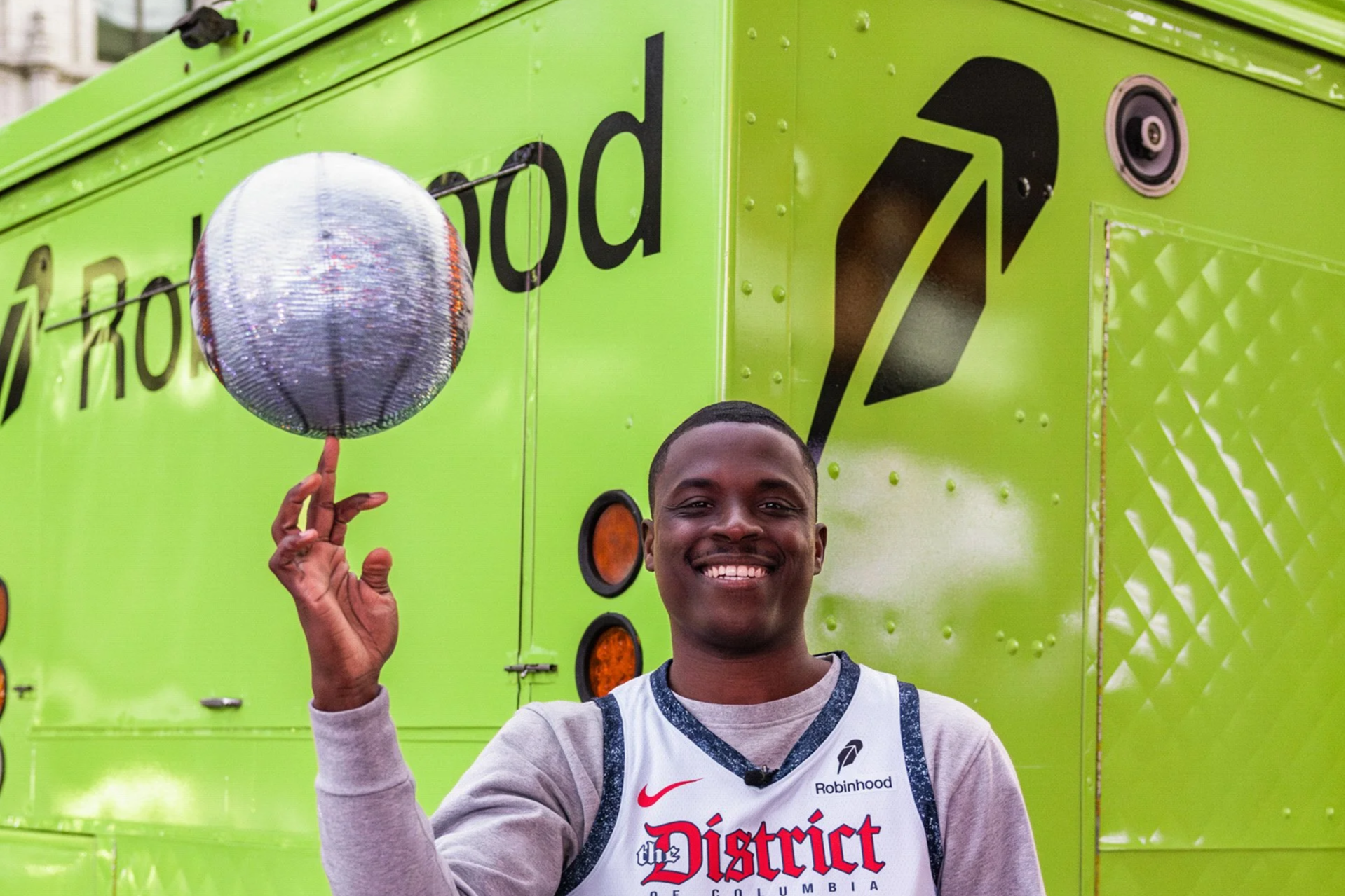 Robinhood Enters Sports