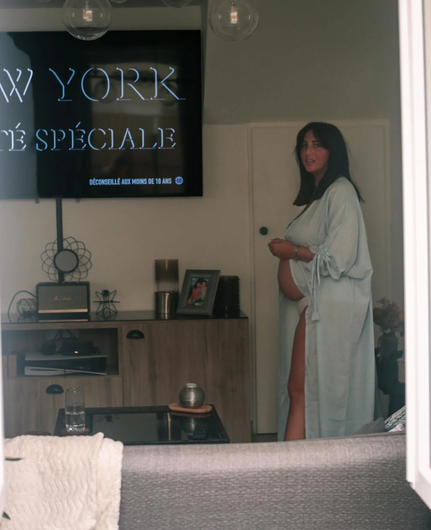 Ce que je pr&eacute;f&egrave;re lors d&rsquo;une s&eacute;ance photo? Faire des images clins d&rsquo;&oelig;il &agrave; cette p&eacute;riode de votre vie comme pour Manu qui a pass&eacute; son cong&eacute; mat &agrave; faire des enqu&ecirc;tes au sei