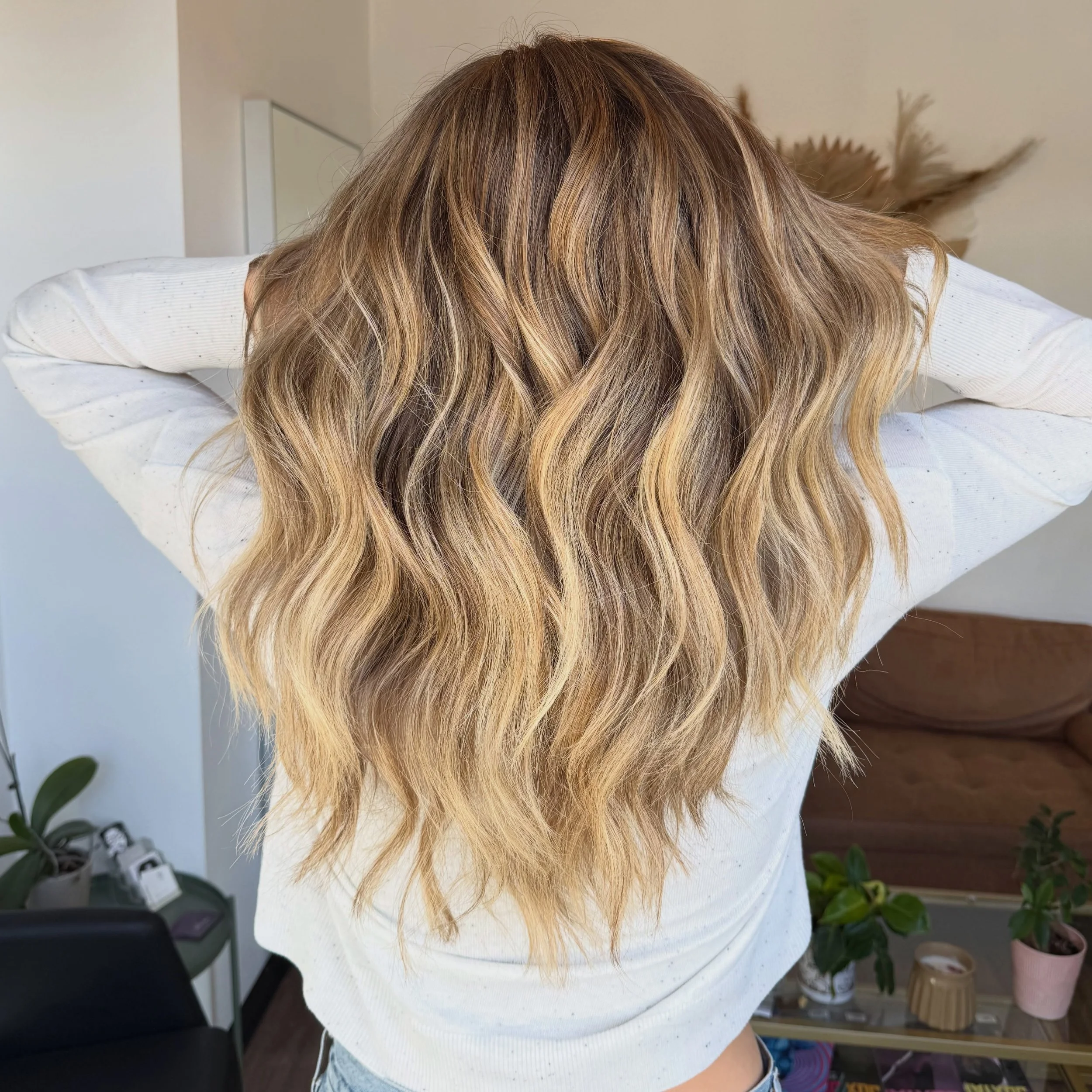 ✨ Rich, warm, dimensional blonde ✨
Custom blonde color by Denise at Wax and Beauty Bar Denver 💛 This gorgeous transformation features soft warmth, seamless blending, and multidimensional tones that create shine, depth, and the perfect sun-kissed glo