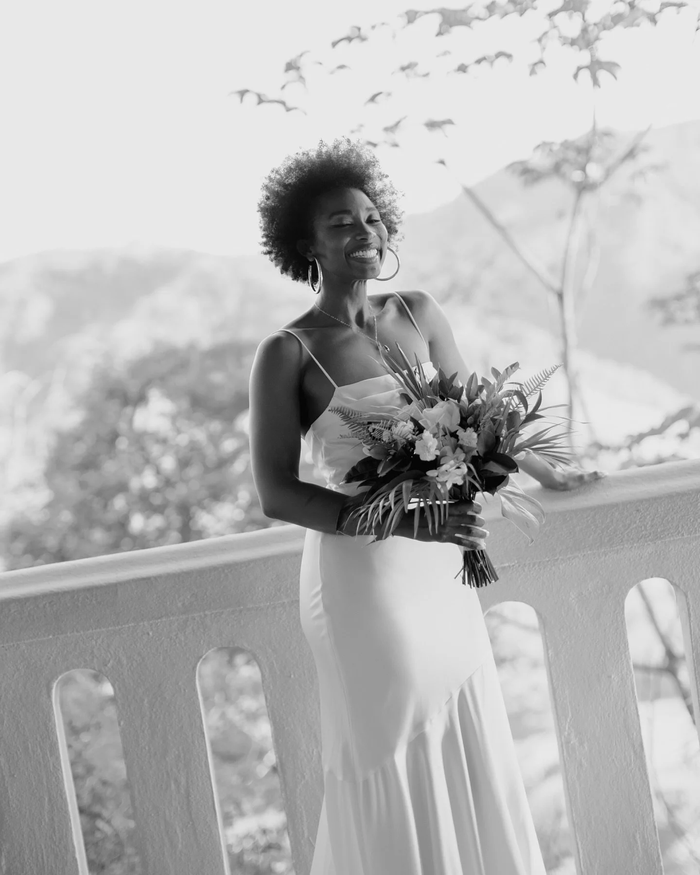 Surrounded by ocean views, a soft breeze, and the kind of light that makes everything feel a little more unreal - a glimpse into Yvonna and Erik&rsquo;s wedding in Nosara.

Planner:&nbsp;@419weddings 
Venue @fincaaustria 
Photographer @kubaokonweddin