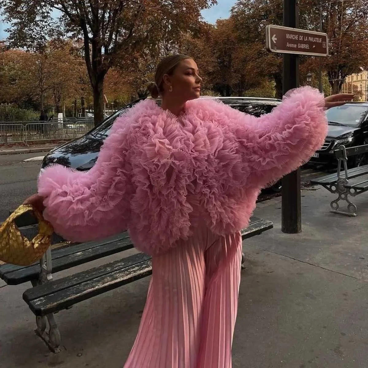 What&rsquo;s inspiring us this week 💛 feathers, texture, and pearls (via Pinterest) 
.
.
.
#fashioninspo #nashvillefashion #feathers