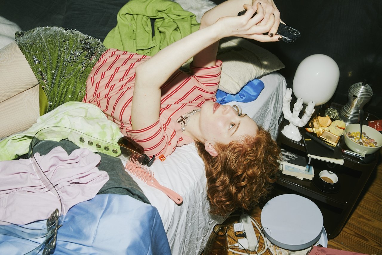 How trending news shapes public perception and brand trust