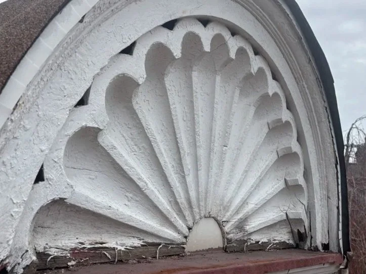 Right gable pediment was even worse.