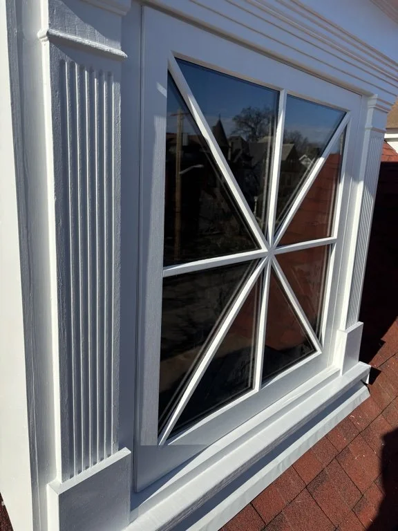 Every part of the facades were dismantled, restored or replaced, and reinstalled. After careful finishing, everything recieved a triple coat of paint.