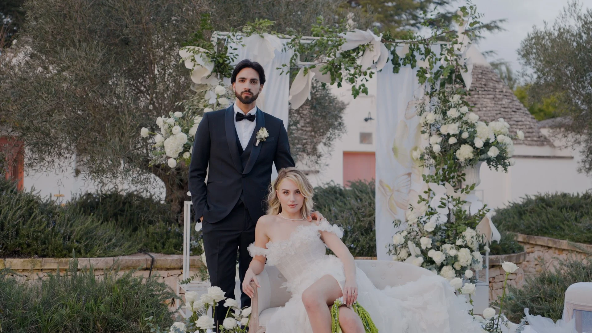 ELOPEMENT IN APULIA: TRULLI, LOVE & VIBES