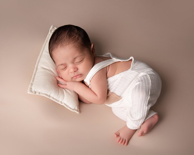 Los-Angeles-Neweborn-Studio-Photographer_ (17).jpg