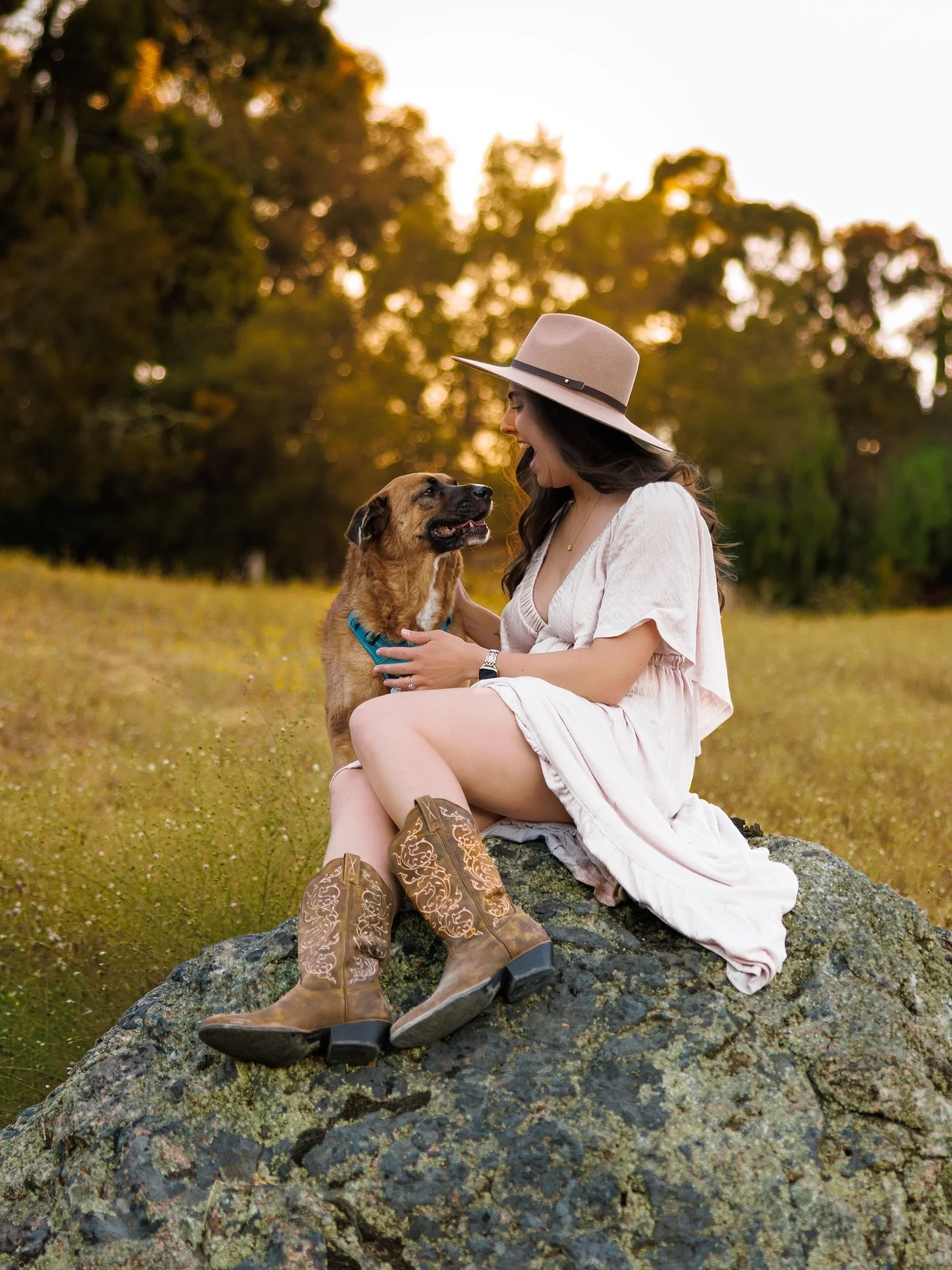 Your dog is family. Period
The way they look at you.
The way they stay close.
The way they become part of your story.
This is why dogs are always welcome at @fordphotographystudio sessions. 
🐾 Drop your dog&rsquo;s name below!

#DogFriendlyPhotograp