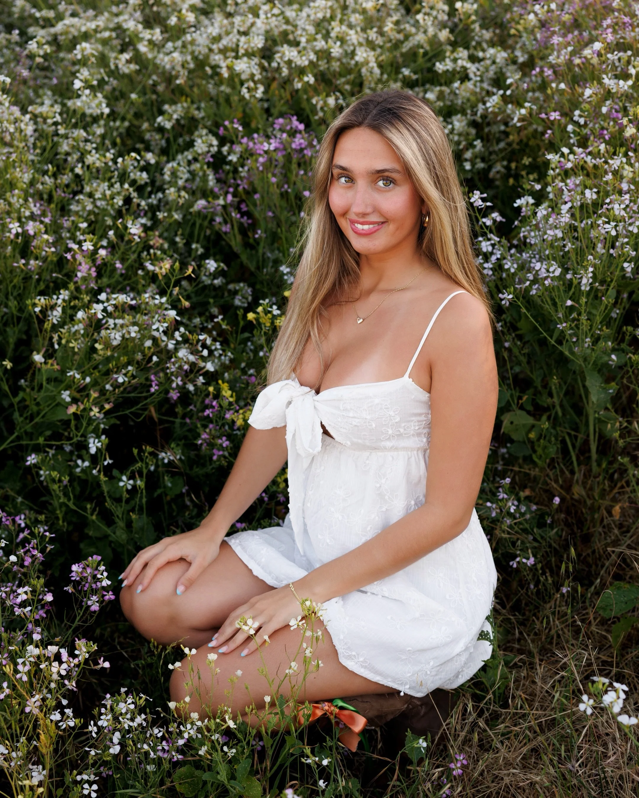 Senior year goes fast. Like, really fast. 📸 Back by popular demand, I&rsquo;ve got one more day of Senior Mini Sessions now open on June 13! 

These are relaxed, fun sessions that give your grad photos they&rsquo;ll love in a shorter amount of time 
