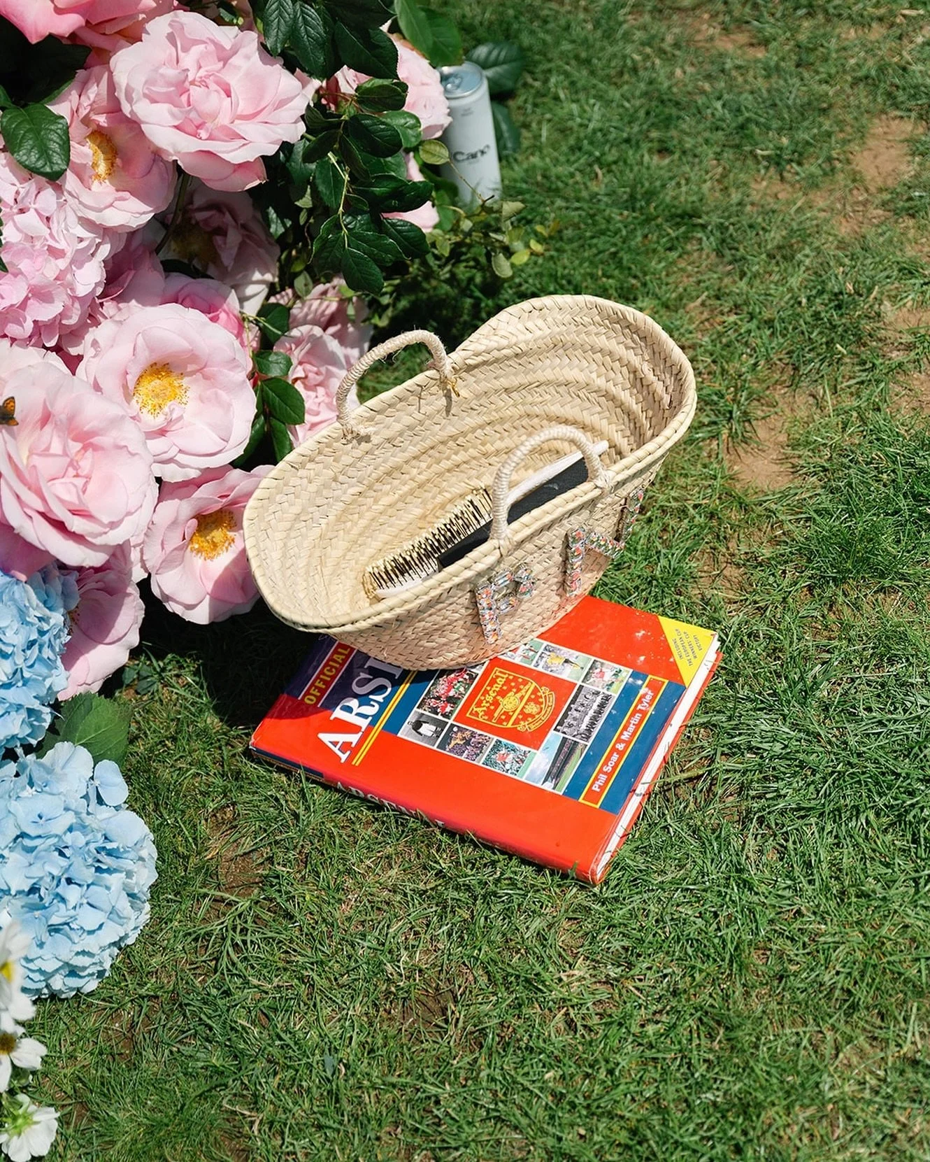 Football Saturdays??? ⚽️🌸⚽️🌸

When football meets flowers and we LOVE it! 
.
.
.
Photography @alexwysockiphotography