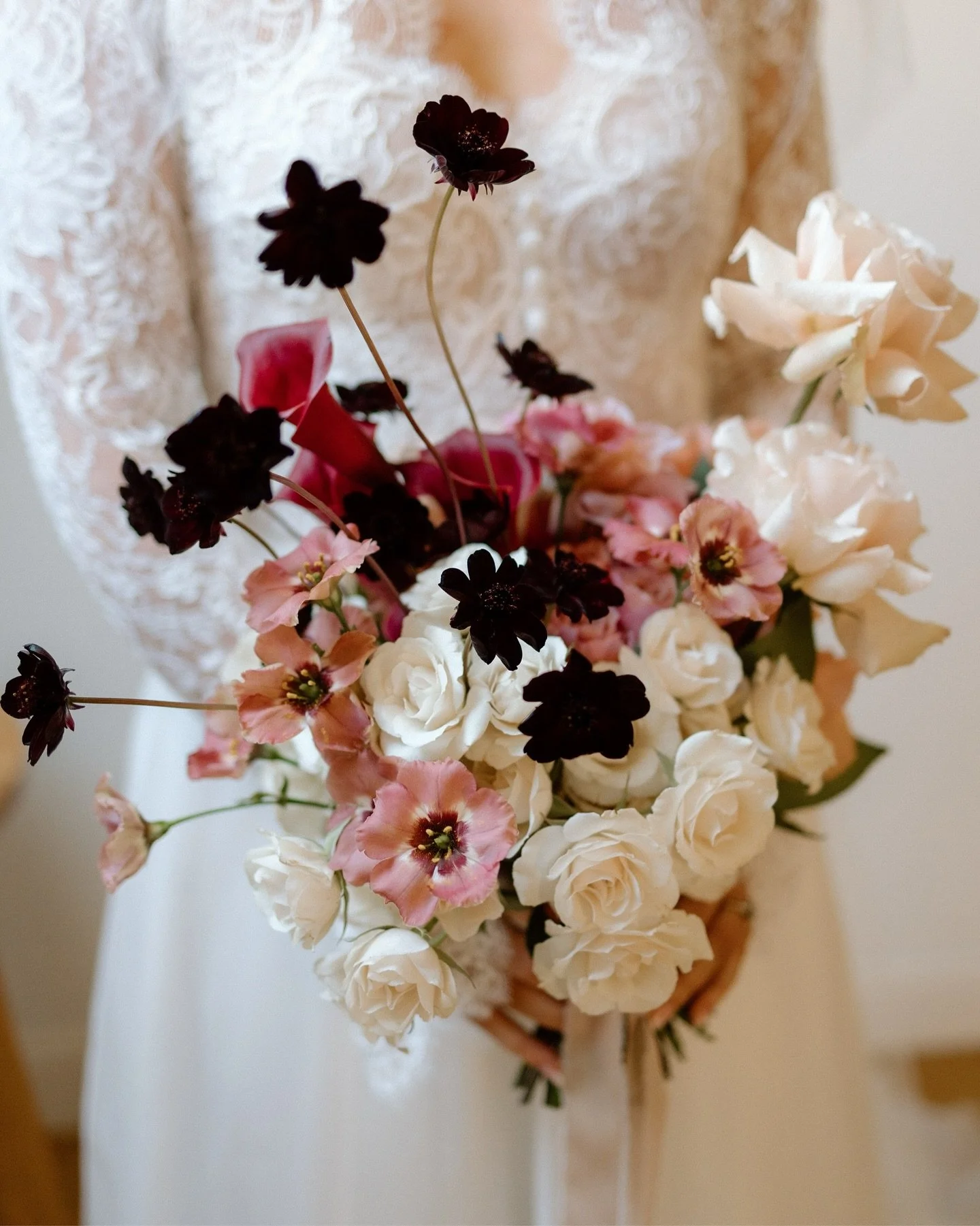 Elizabeth &amp; Eion, Hyde House, October 2025 
📸 *previews*
.
.
.
Photography @kirstylouisephoto 
Venue @hyde_house 
Flowers @rootedinrosemary