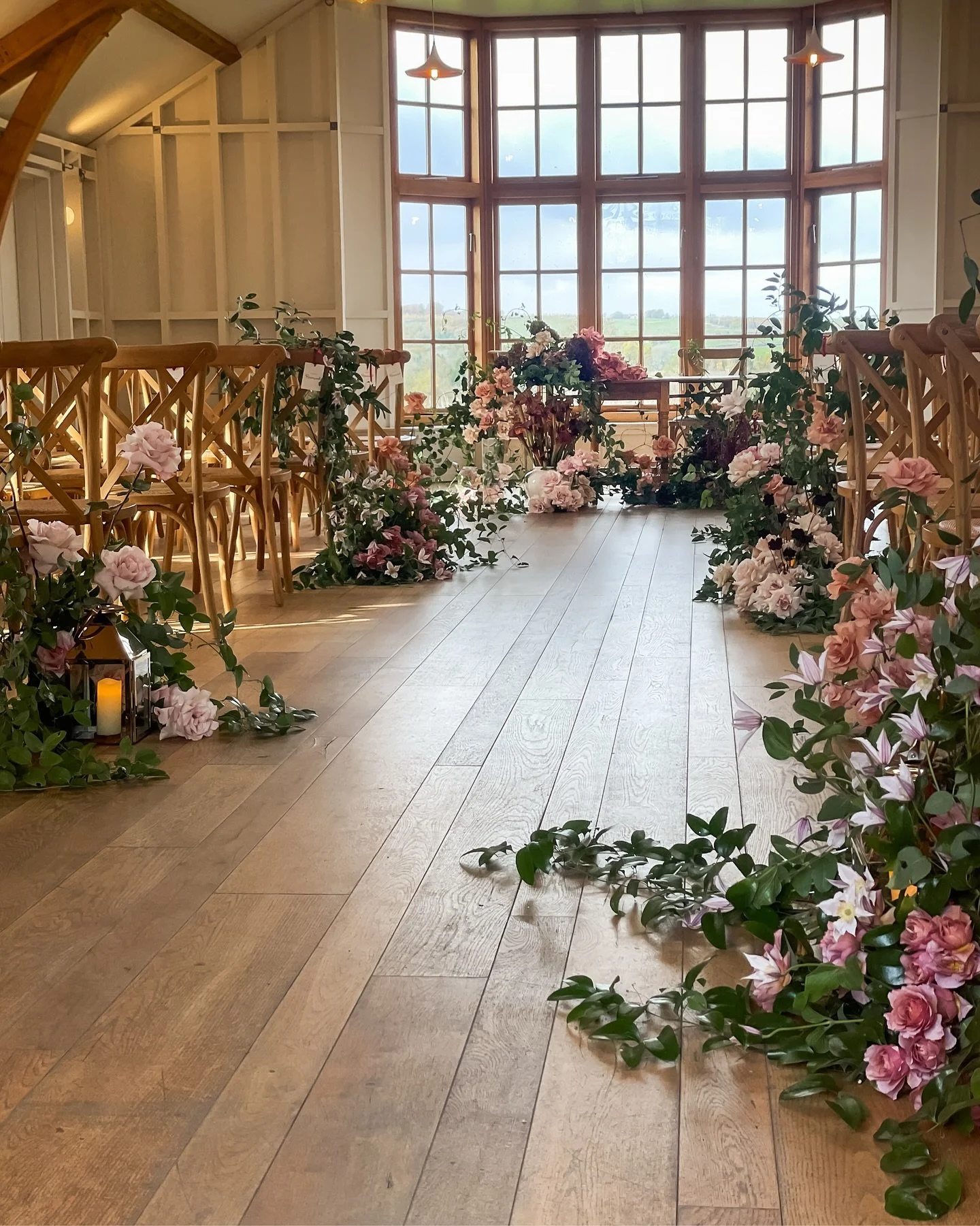 Our last wedding of the season and what a beauty it was ❤️

Warm neutrals, deep reds &amp; soft pinks, sprawling greenery and uber romantic. Yummy! 

Congratulations E+E!
.
.
.
Venue @hyde_house 
Flowers @rootedinrosemary