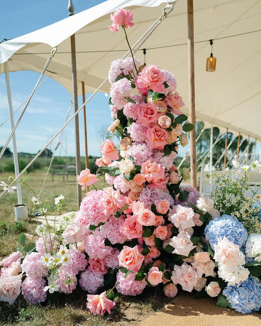 Bloom Mountains 🌸

&hellip; and mountains of blooms! 
.
.
.
Malak &amp; Mike, Suffolk, Summer 2025

Planner/caterer: @doggartandsquash
Photographer: @alexwysockiphotography 
Film photography: @adamcrocker_photography
2nd photographer: @charlottegrif