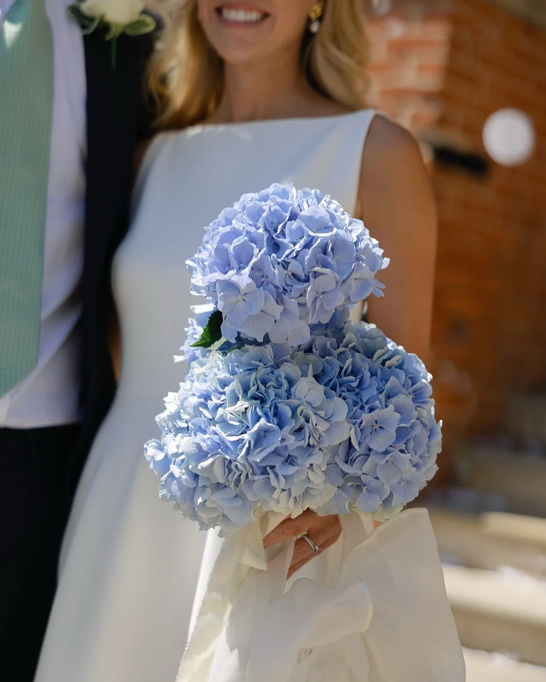 A moment for Malak&rsquo;s blue hydrangea puff bouquet for her ceremony&hellip; So simple. So yum 🩵

Ps. The song just felt so wrong but sooooo right! 
.
.
.
Photography @alexwysockiphotography
Film Photography @adamcrocker_photography 
Second Photo