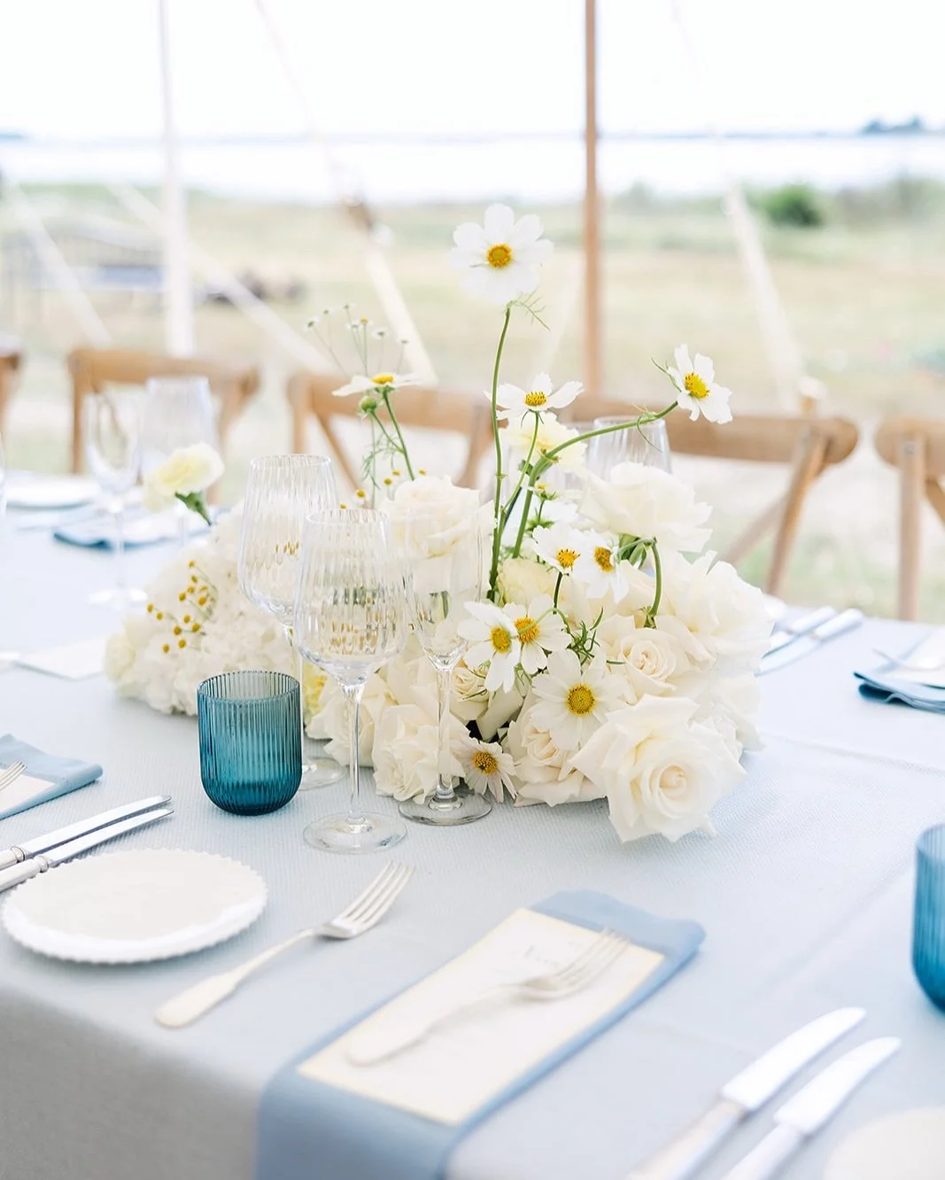 Tablescapes by the sea 🌊 

The brief: Low flower heavy clouds inspired by the pastel tones of Aldeburgh seafront. 

M+M&rsquo;s brief for gorgeously clustered table florals to complement the infamous soft toned painted terrace houses along the Suffo