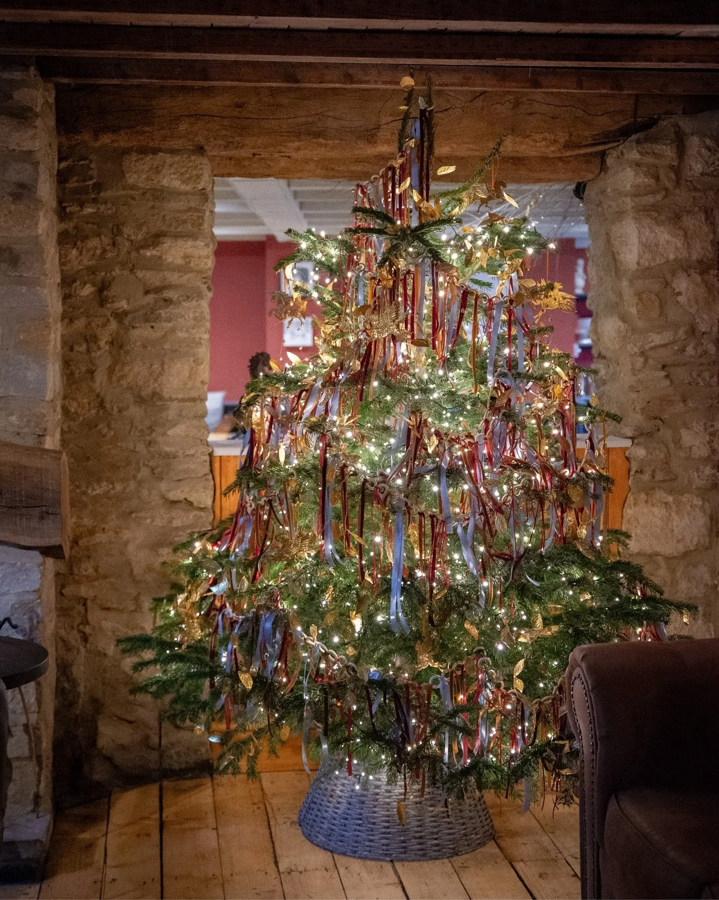Oh Christmas Tree 🎶 🎵 🎶 

From homemade, hand-knotted ribbon garlands, over 2000 hand-cut &amp; embossed metal leaves strung together into delicate garlands, hammered metal hanging decorations, hundreds of birch twigs, metres of fairy lights, 15 b