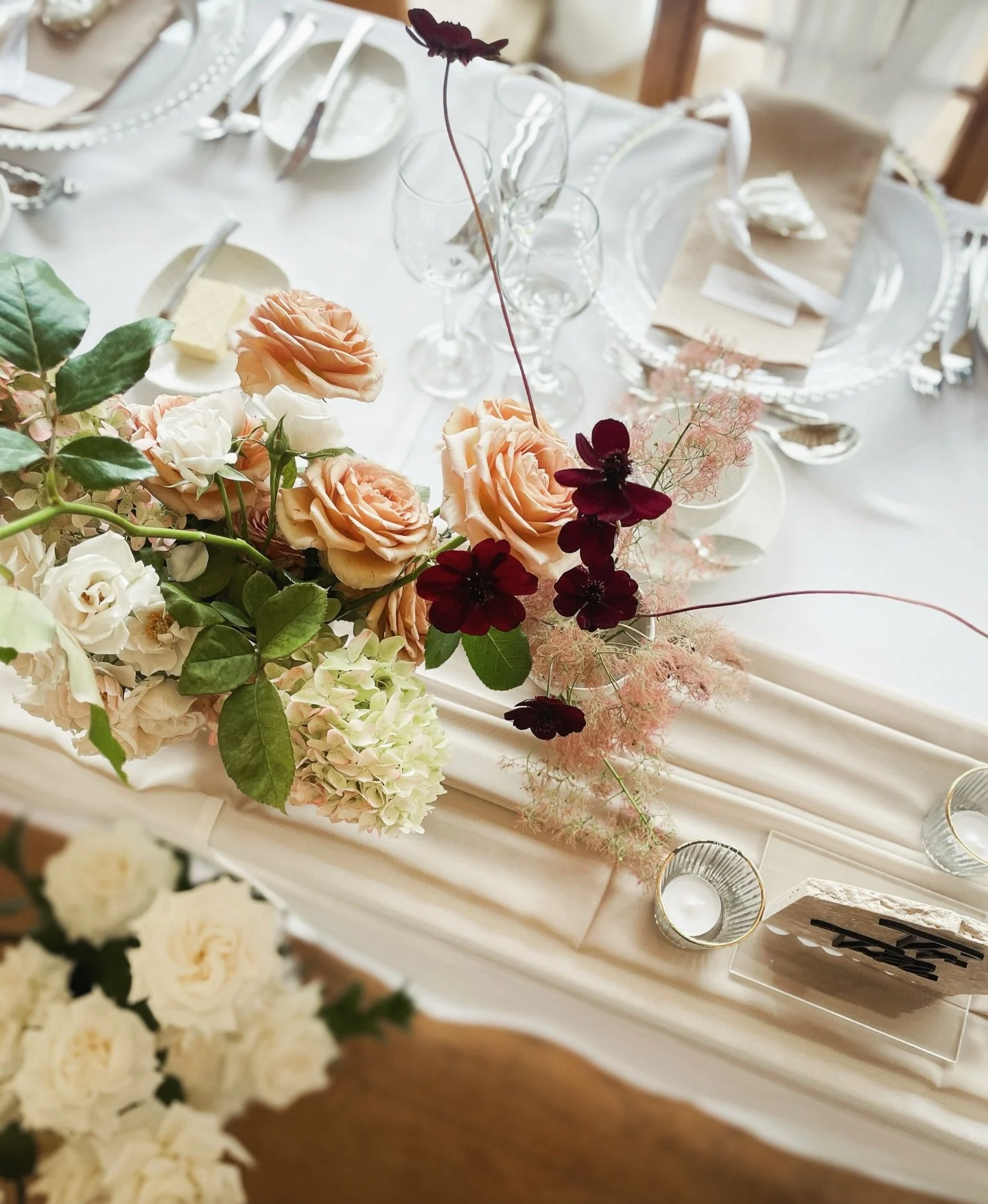 Chocolate Cosmos&hellip; you shall forever melt our hearts 🤎
.
.
.
Venue @dodfordmanor