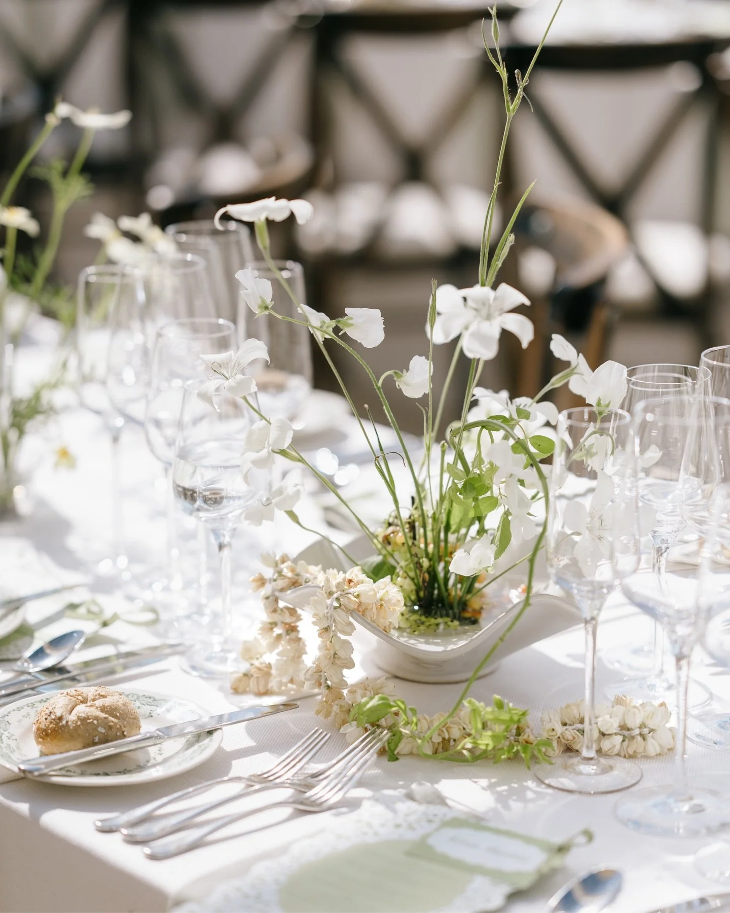 Understated, but intentional 🤍

Light, texture, and those finer details that don&rsquo;t shout - but completely shape how the whole table feels.

.
.
.

#weddingtablescape #luxurywedding #weddingstylist #modernromance #floraldesign eventstyling wedd