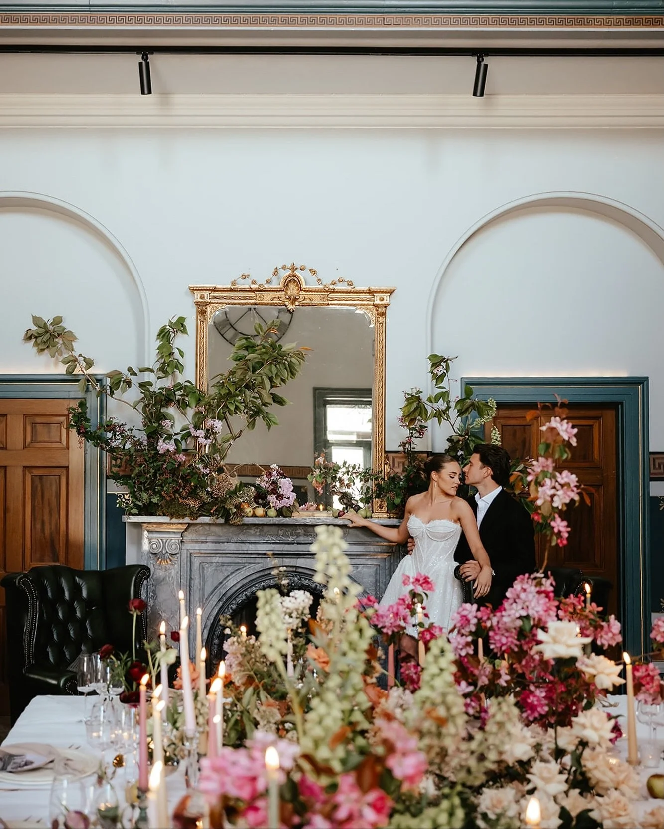 Luxe Workshop April 2026 🤍
.
.
.
Photography @ariennejonas 

Workshop host and curator- @luxe_byamelia and @luxe.workshops 
Venue- @thelocationhouse
Stylist- @stylish_weddings_uk
Florists- @uniq.decor.florist and @rootedinrosemary
Dresses- @weddingb