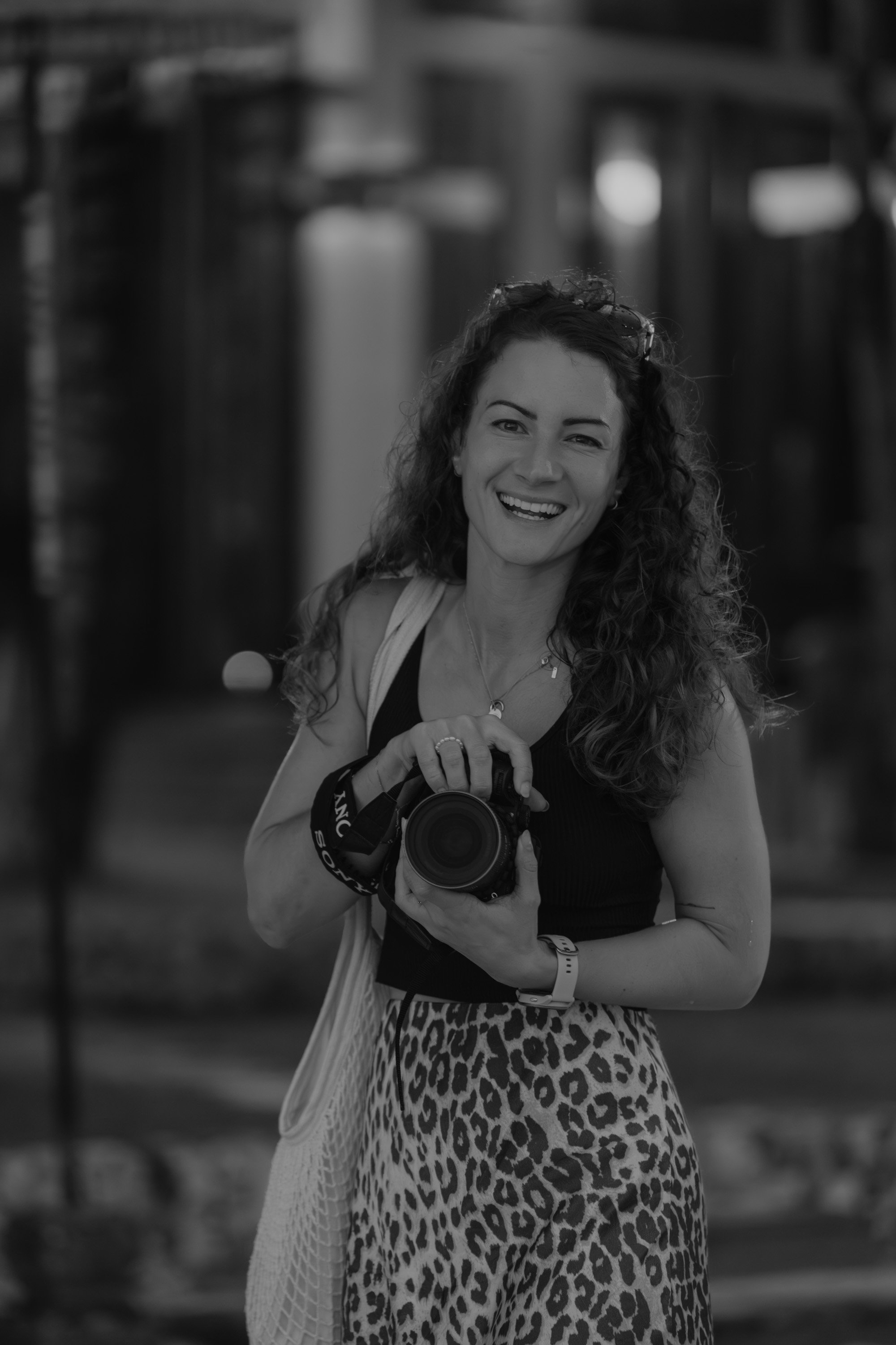 Portrait von Jara Lenz, Hochzeitsfotografin aus Nordhessen für Hochzeiten in Deutschland und Destination Weddings in Europa und der Welt.